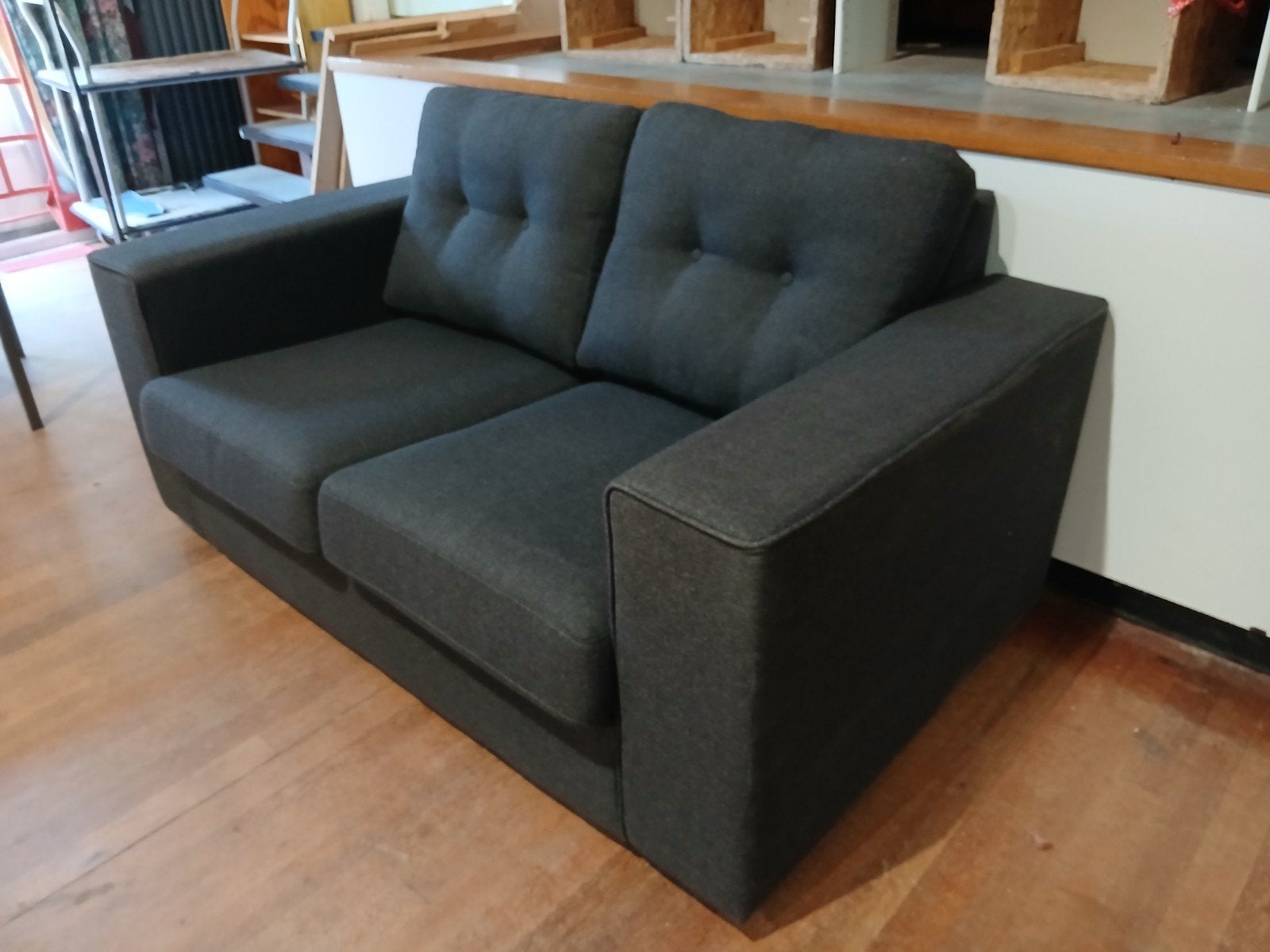 2-zits bank, losse kussens, zwarte stof, zo goed als nieuw!, Ophalen, 150 tot 200 cm, Tweepersoons, 75 tot 100 cm