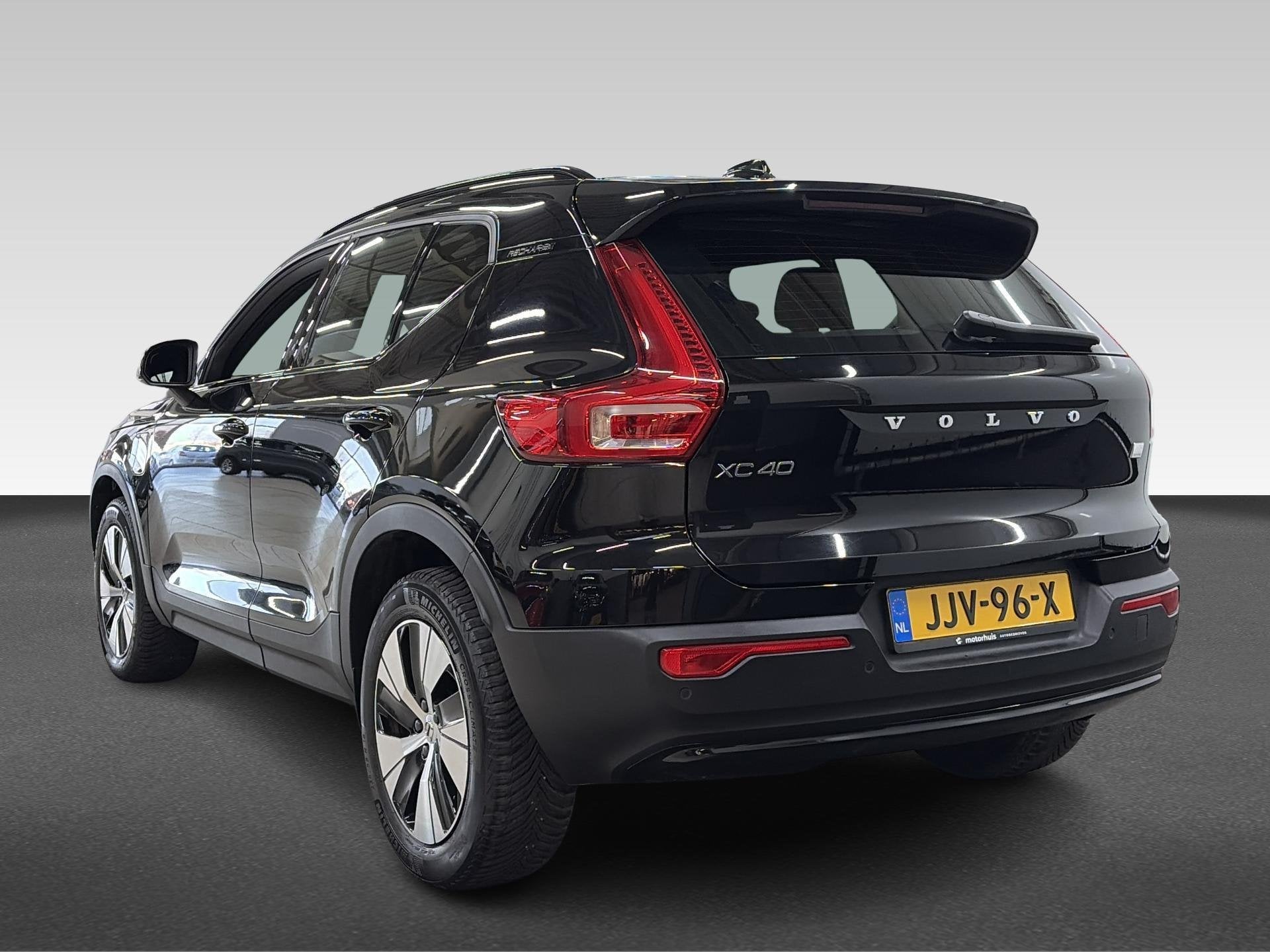 Volvo XC40 T4 Plug-In Hybrid 211pk Aut Plus Dark | Elektrisc, Auto's, Stuurwielverwarming, Euro 6, 1712 kg, Zwart
