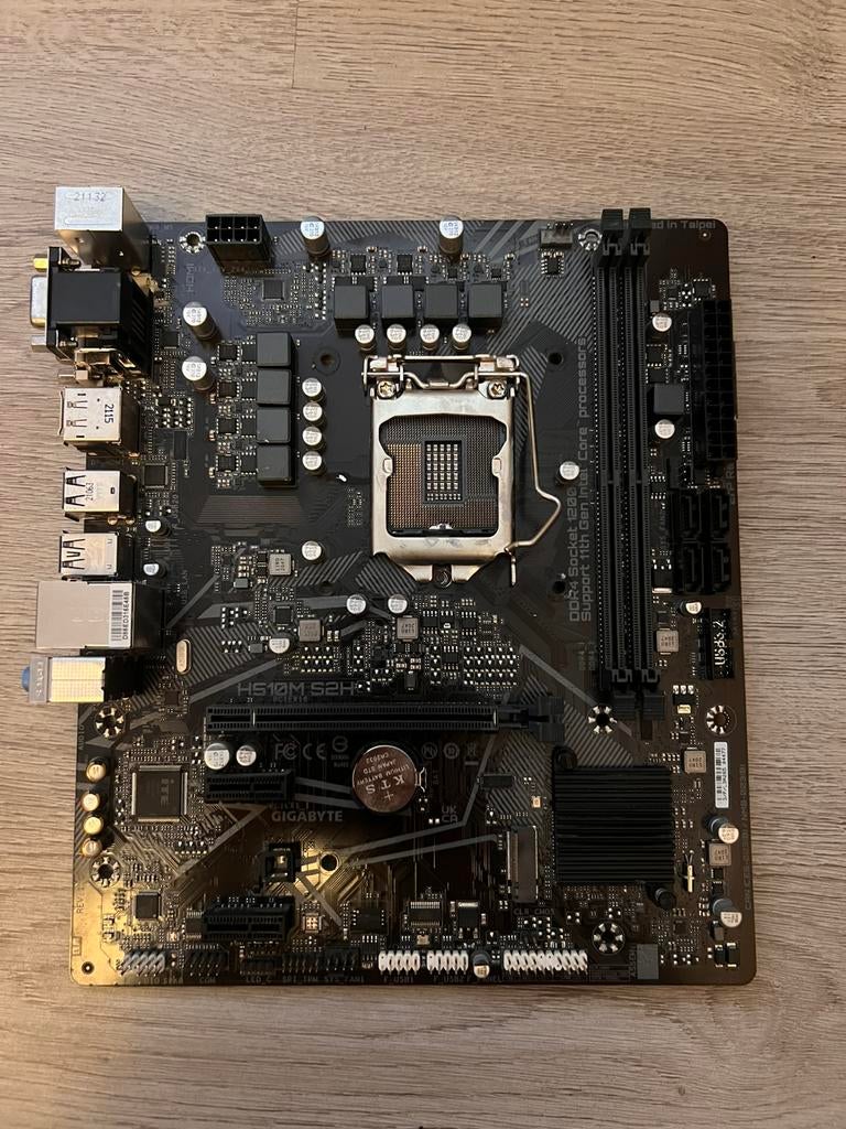 Gigabyte i3 moederbord, Ophalen of Verzenden, Zo goed als nieuw, DDR4