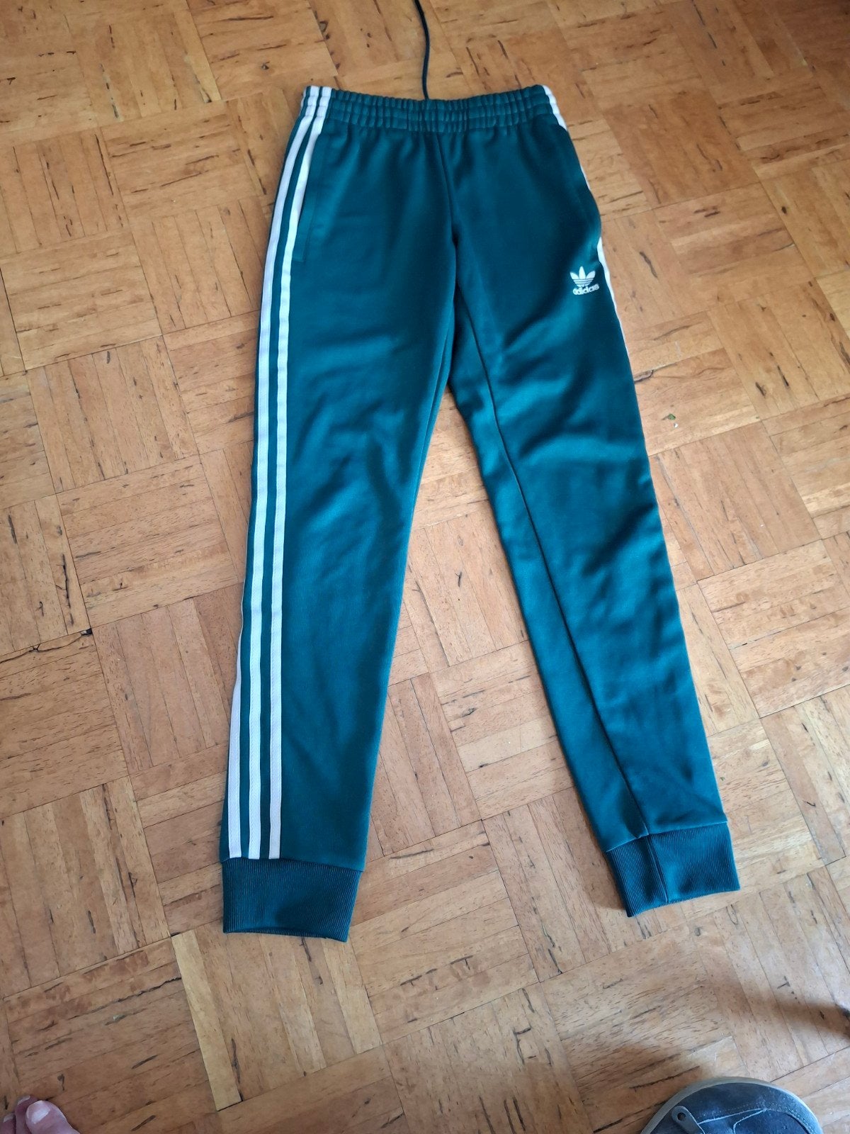 Adidas lange trainings broek groen...., Ophalen of Verzenden, Campingstoel