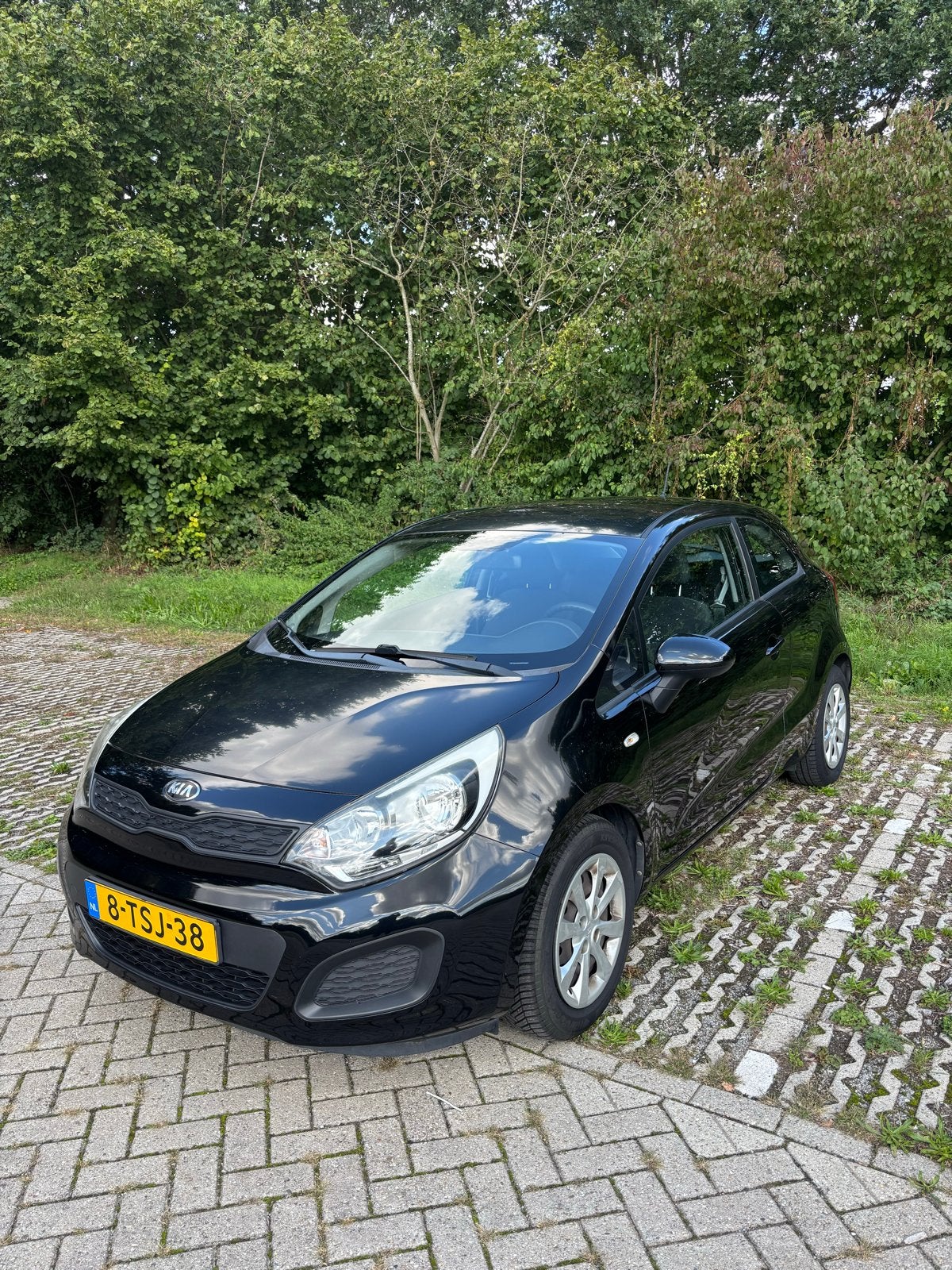 Kia Rio 1.2 comfortline I 3DRS 2014 Zwart, 450 kg, 40 €/maand, 4 cilinders, Zwart