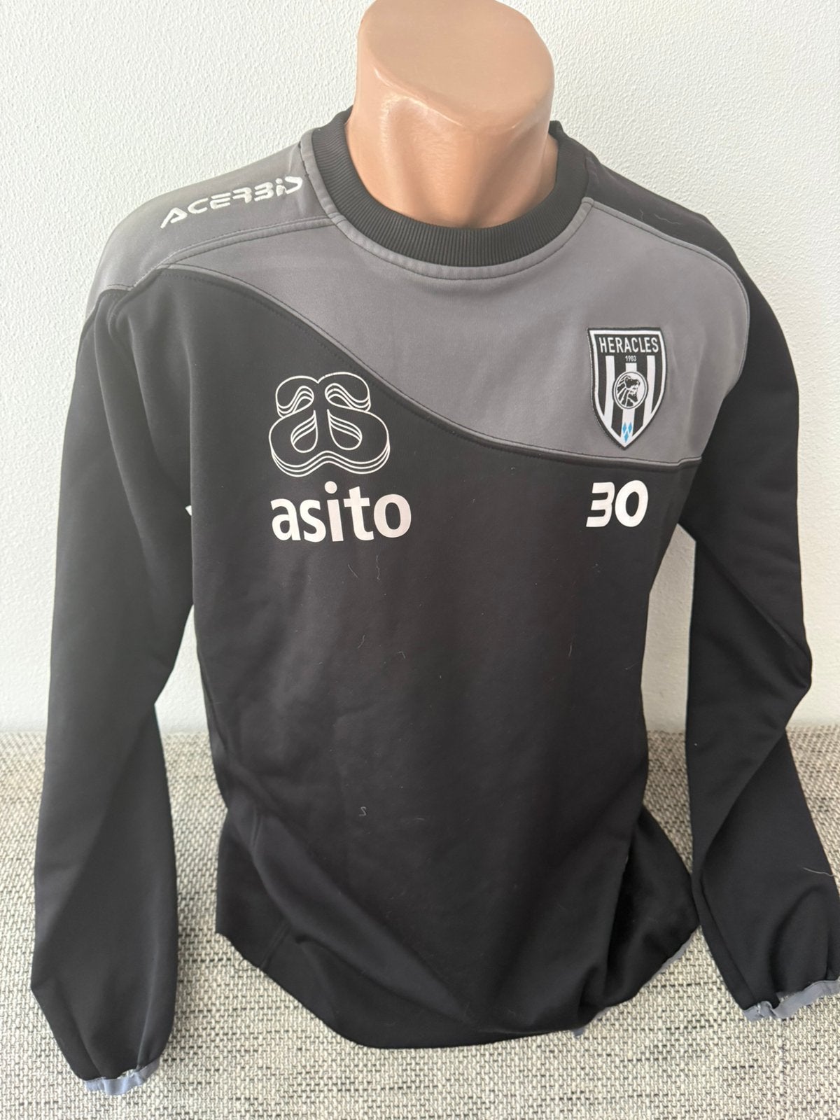 Heracles Almelo spelerstrui / longsleeved voetbalshirt, Maat 52/54 (L), Zwart, Ophalen of Verzenden, Voetbal