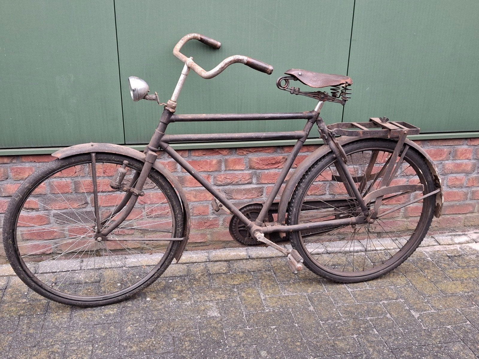 Oldtimer transportfiets / transporter met melbusdragers, Ophalen