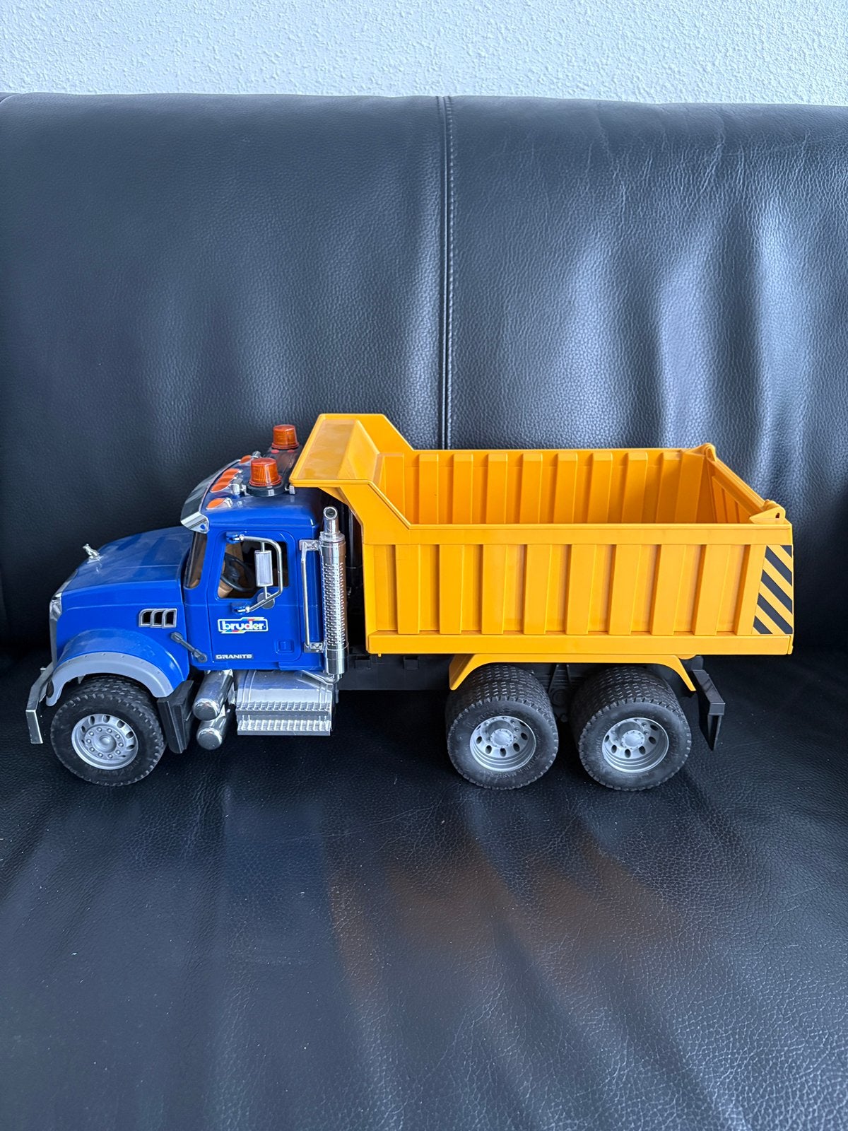 Vrachtwagen voor binnen en buiten met geluid, Ophalen, Zo goed als nieuw