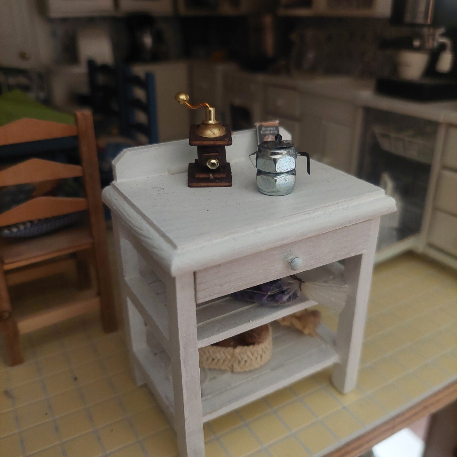 mini koffie molen voor poppenhuis, Ophalen of Verzenden, Poppenhuis