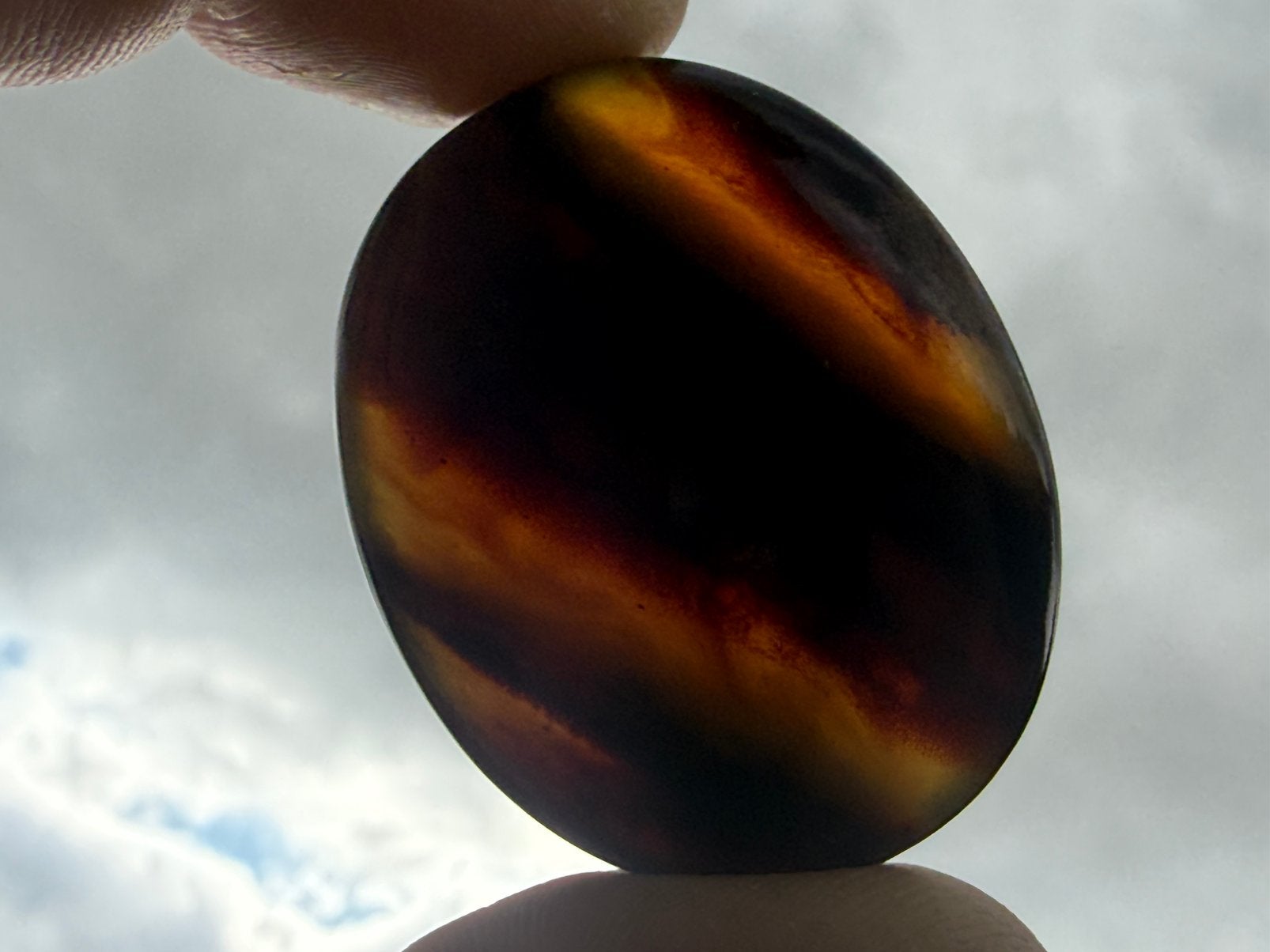 Blauwe Barnsteen Amber handsteen Indonesië Uv Actief, Verzamelen, Mineralen en Fossielen, Ophalen of Verzenden, Mineraal