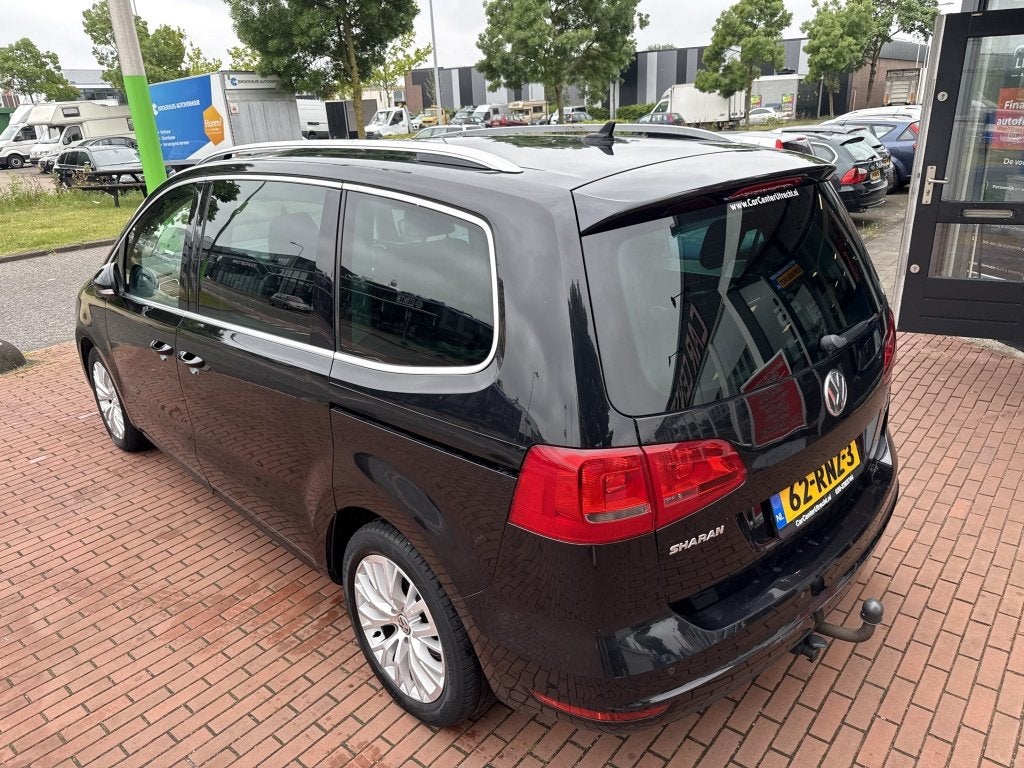 Volkswagen Sharan 1.4 TSI Highline 7p airco navi leer trekha, Auto's, Volkswagen, Euro 5, 4 cilinders, 150 pk, Zwart