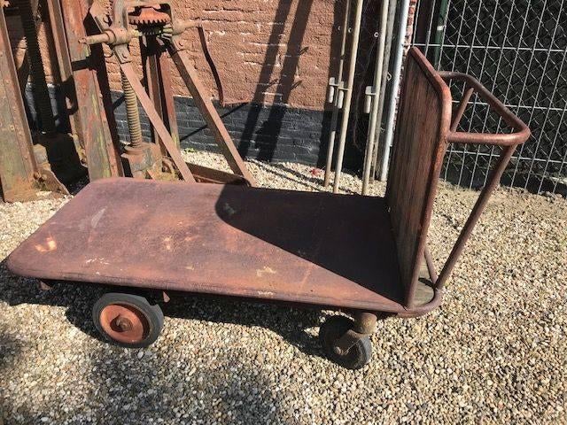 zeer oude transportkar als kar tafel of..., Doe-het-zelf en Verbouw, Transportwagens, 100 liter of meer, Ophalen, Gebruikt, Transportkar