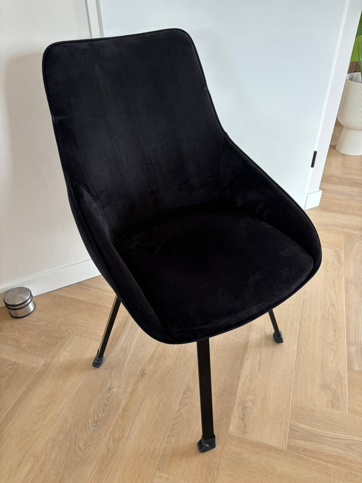 Te koop By Boo eetkamerstoelen (draaistoel), Ophalen, Drie, Zwart, Zo goed als nieuw