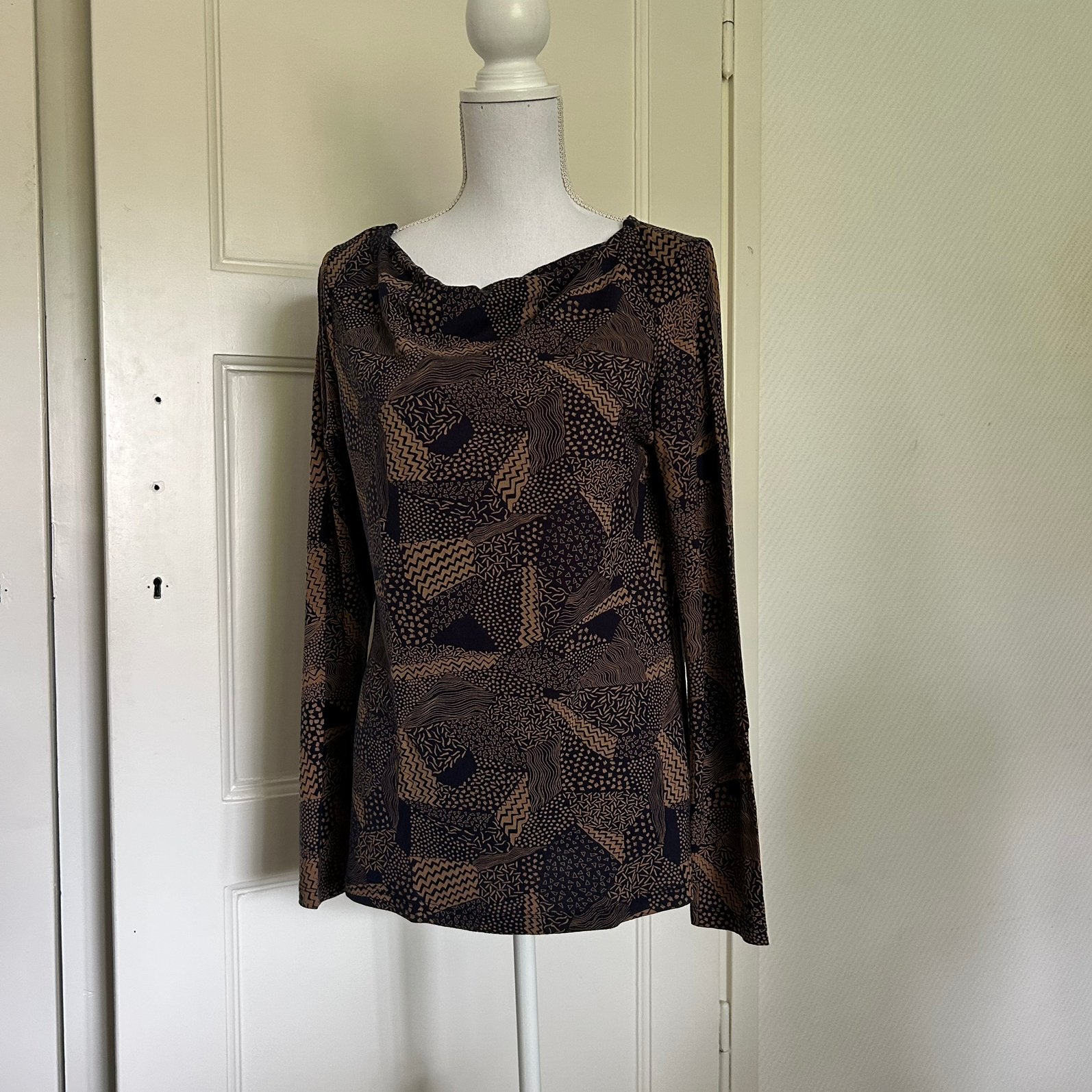 SKFK Isasa Gedrapeerde Top van Lyocell – Maat 42 / XL, Kleding | Dames, Bruin, Maat 42/44 (L), Ophalen of Verzenden, Lange mouw