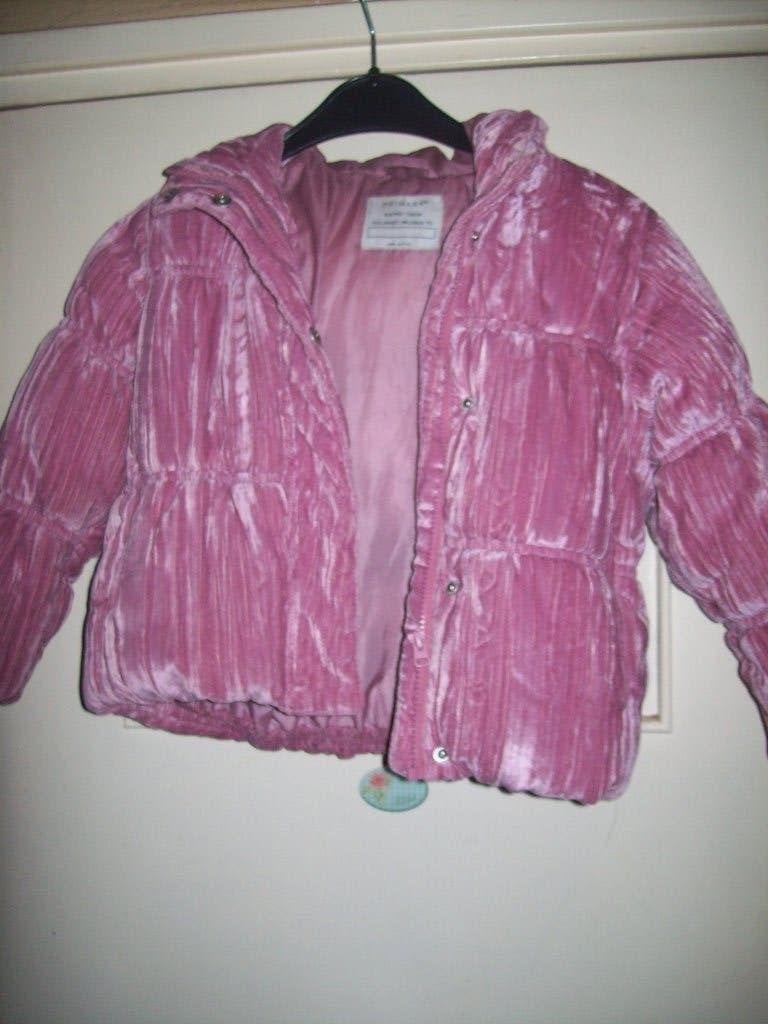 Roze fluwelen winterjas Primark (5-6 jaar), Gebruikt, Meisje, Ophalen of Verzenden, Primark