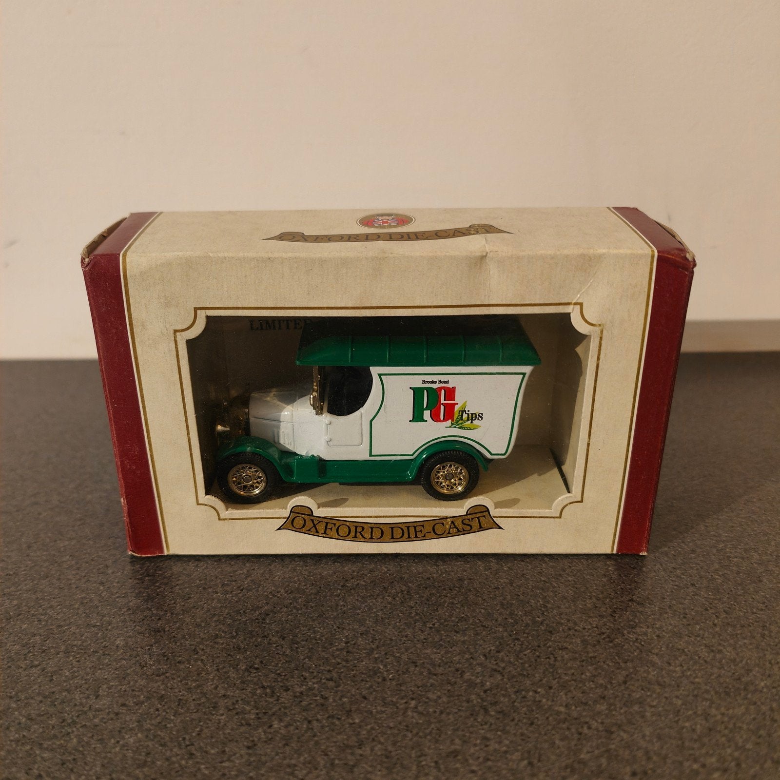 Oxford Die-Cast PG Tips Bestelwagen Model 101G, Ophalen of Verzenden, Zo goed als nieuw, Overige merken
