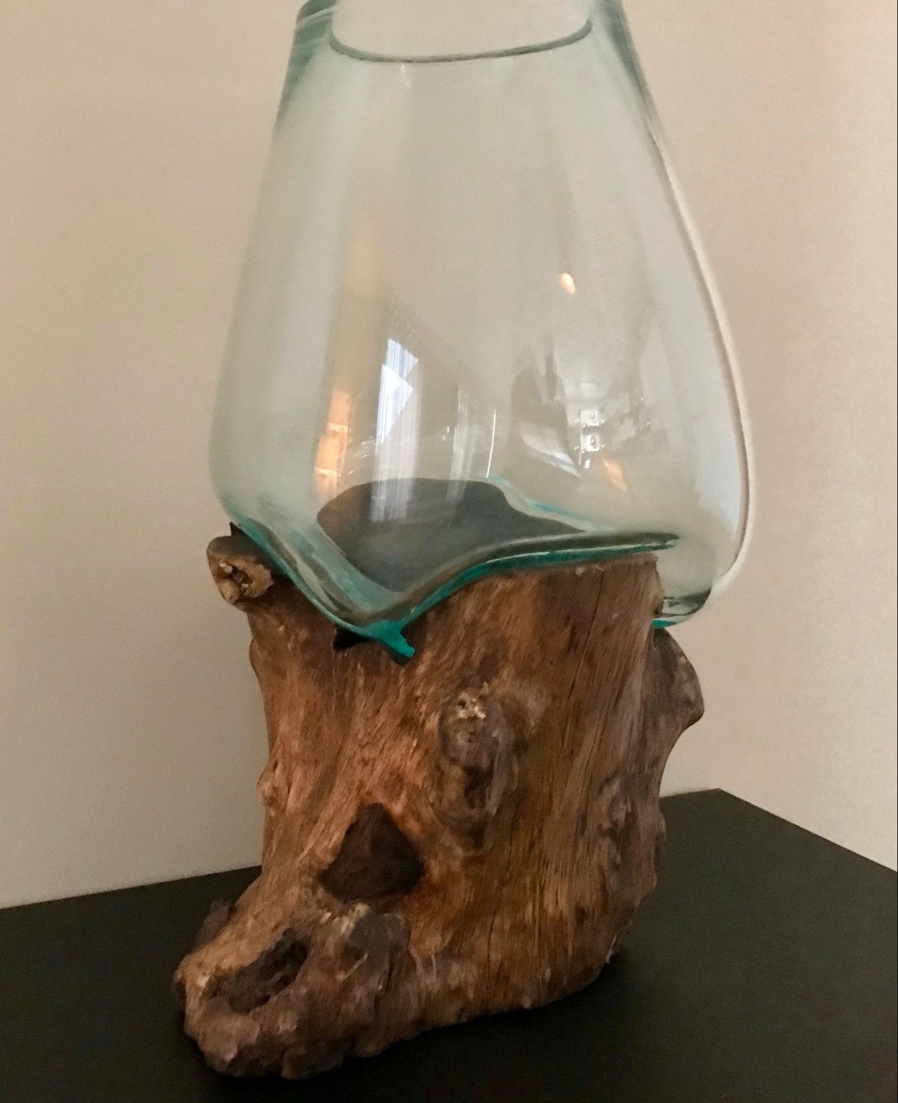 Glazen kom op houtstronk - Nieuw, 37 cm hoog, Ophalen of Verzenden