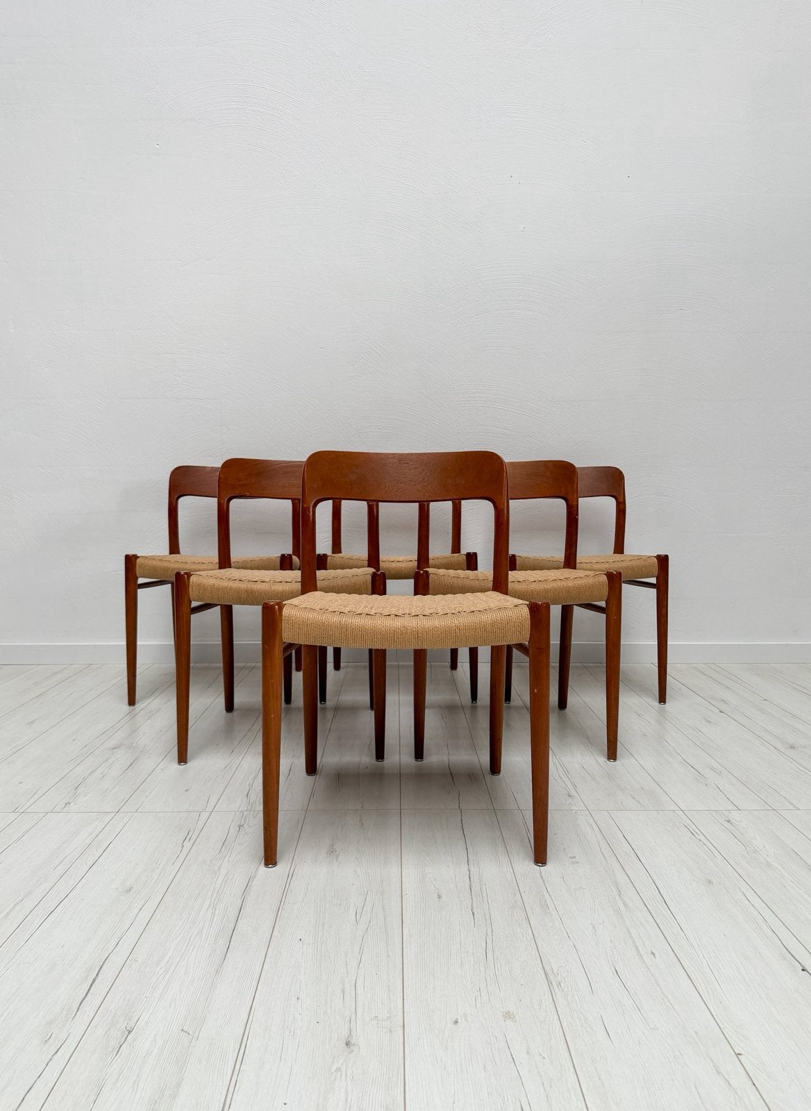 6x Deense teakhouten eetkamerstoelen nr. 75 Møller jaren 50, Huis en Inrichting, Stoelen, Bruin, Ophalen of Verzenden, Zo goed als nieuw
