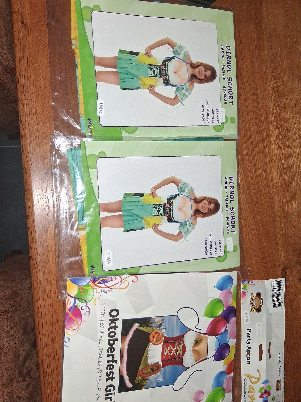 dirndl schorten, Ophalen, Nieuw