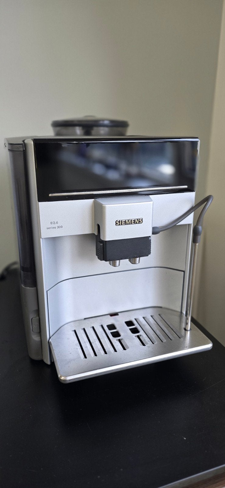 Siemens EQ.6 series 300 volautomatische espressomachine, Witgoed en Apparatuur, Ophalen, Gebruikt, Espresso apparaat, Koffiebonen