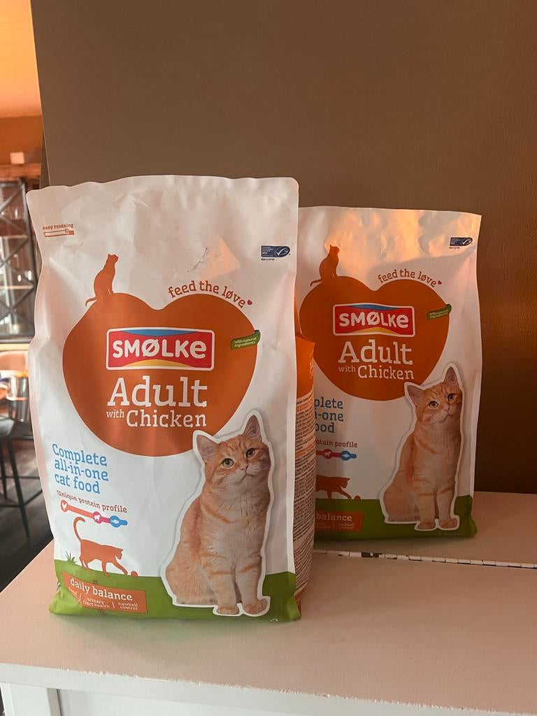 Smolke adult chicken kattenbrokjes 2x 4kg, Dieren en Toebehoren, Ophalen, Zo goed als nieuw