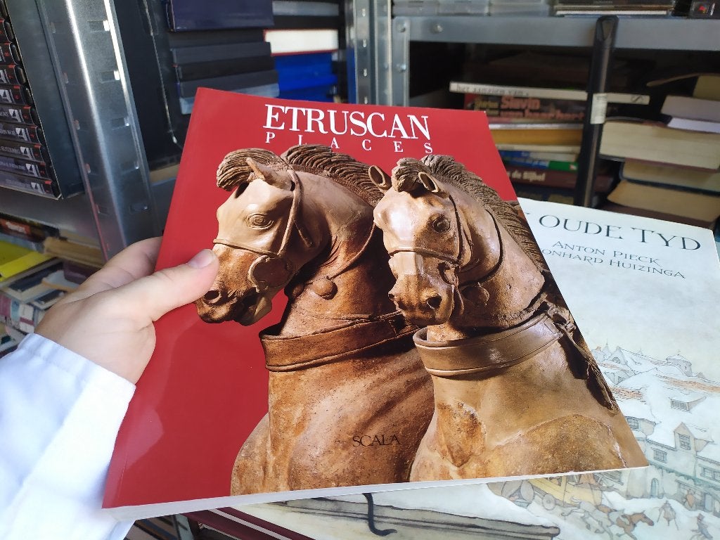 Etruscan Places - Maurizio Martinelli, Ophalen of Verzenden, 14e eeuw of eerder, Gelezen, Overige gebieden