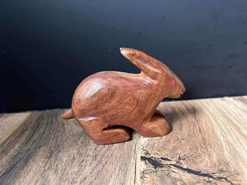 Houten Konijn Beeldje - Handgesneden Decoratie, Ophalen of Verzenden, Zo goed als nieuw, Dier
