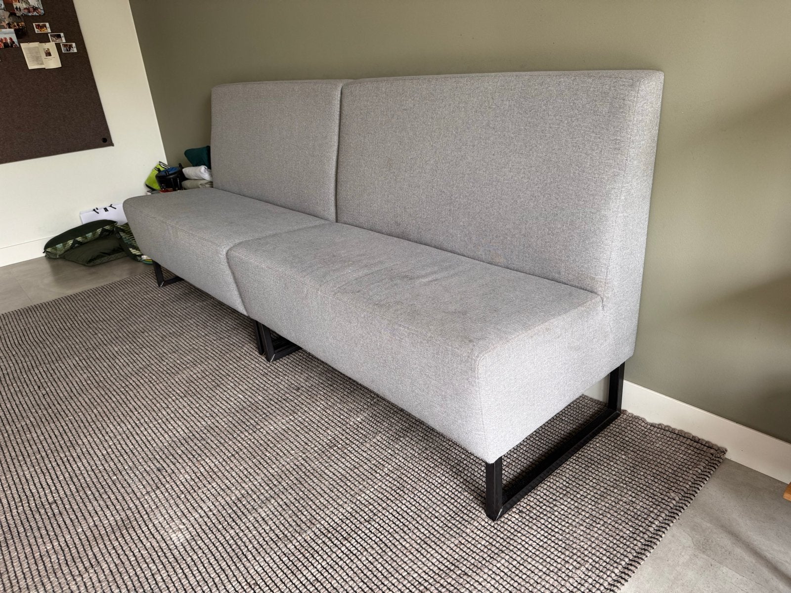 Twee grijze eetkamerbanken - perfect voor uw eethoek, Ophalen, Gebruikt, Minder dan 75 cm, 150 tot 200 cm