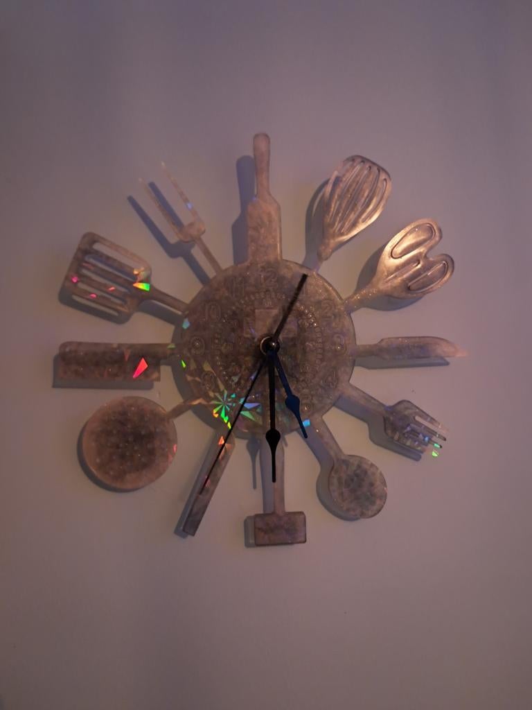 Unieke epoxy keukenklok - een musthave voor elke keuken!, Ophalen of Verzenden, Nieuw, Analoog, Wandklok