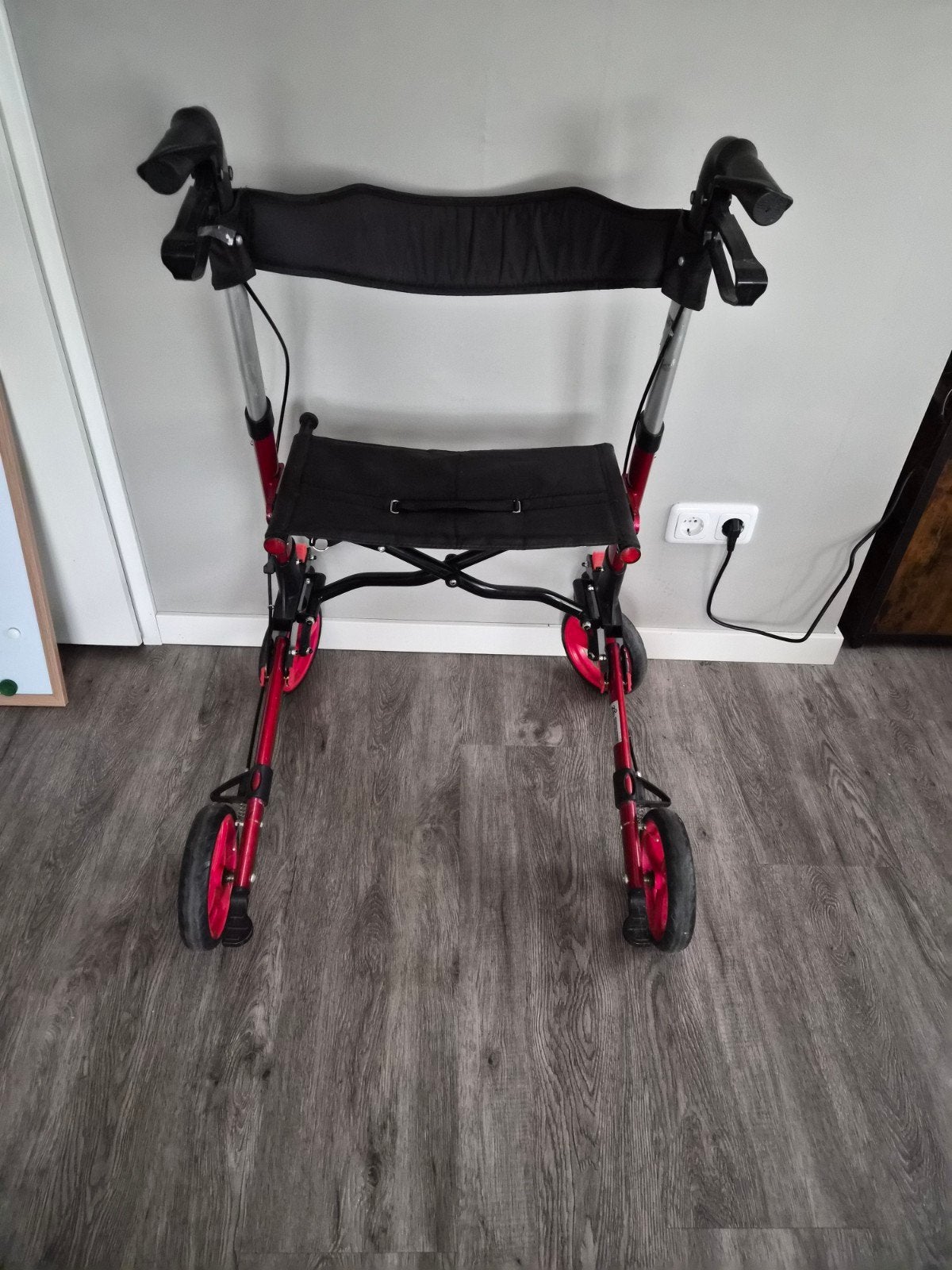 rollator lichtgewicht 2020 rood, Ophalen, Lichtgewicht, Gebruikt