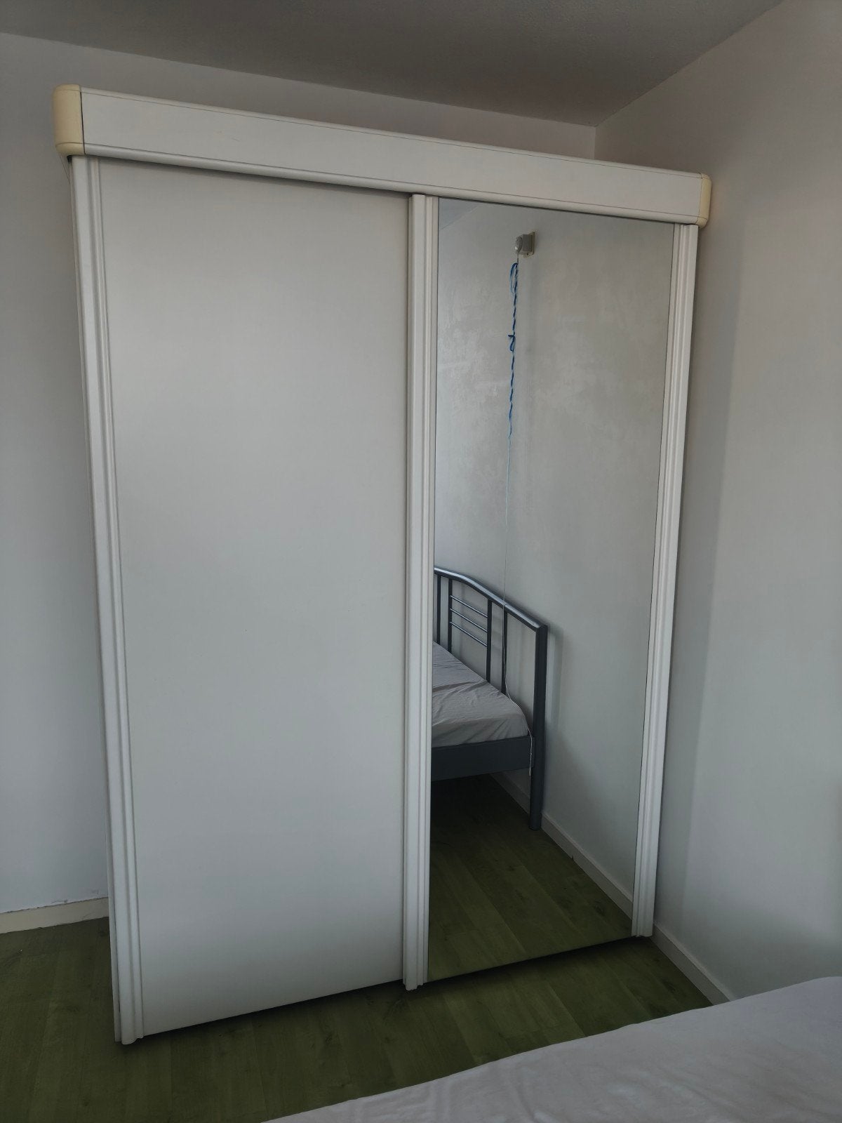 Kledingkast met spiegel en hangruimte - 65x152x215 cm, Huis en Inrichting, Kasten | Kledingkasten, Ophalen, Met deur(en), Gebruikt