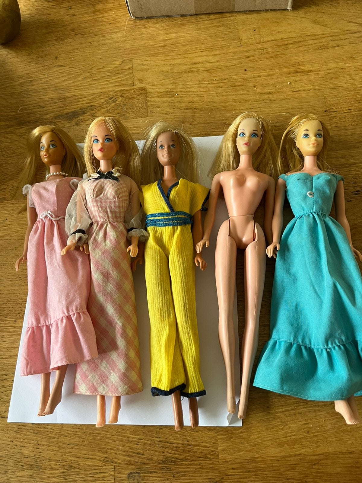 5 barbies uit de jaren 70, Ophalen, Zo goed als nieuw, Pop