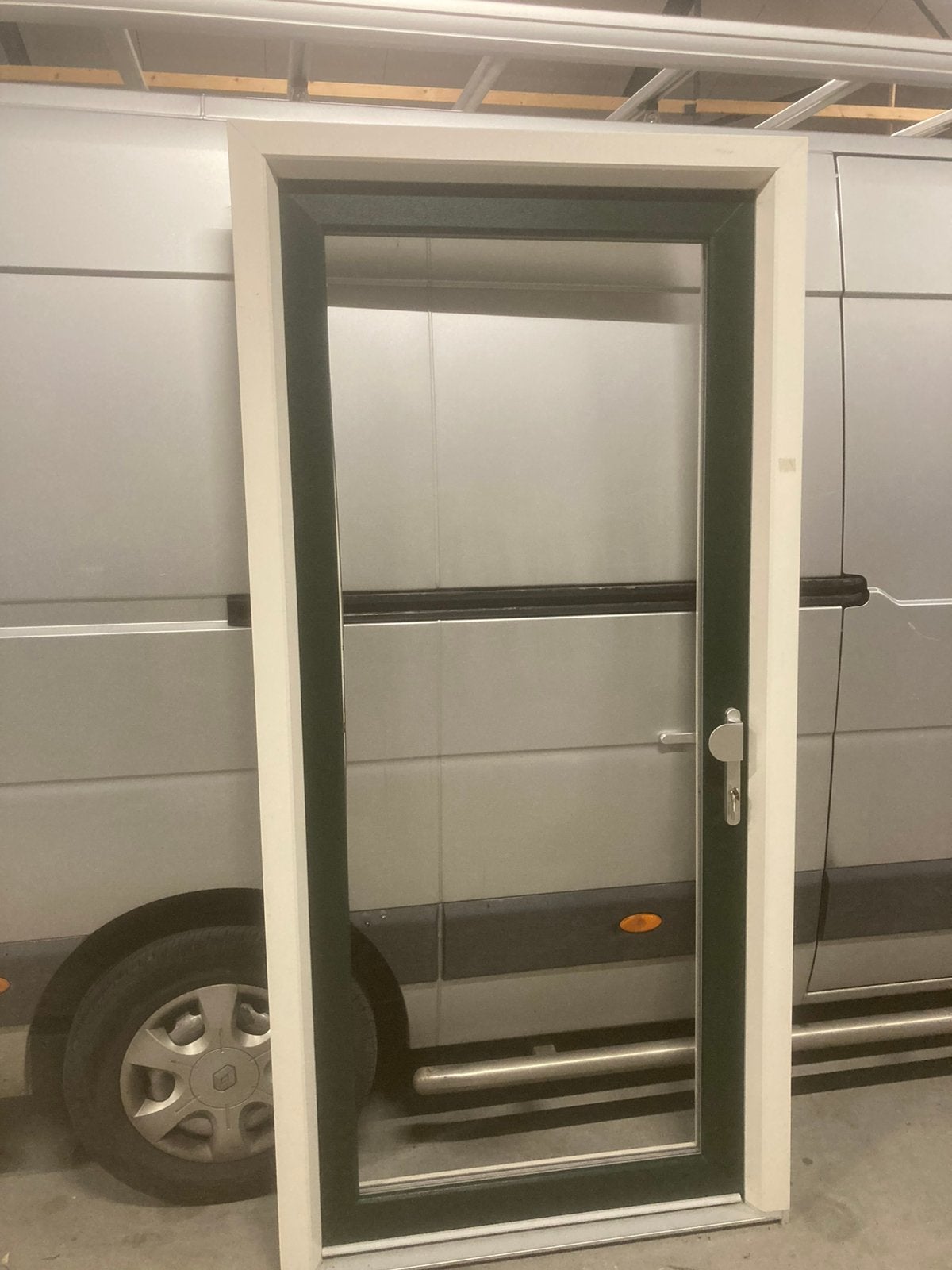 Nieuw kunststof kozijn met buitendeur 111*231, Ophalen, Kunststof, Minder dan 3 meter, Zo goed als nieuw