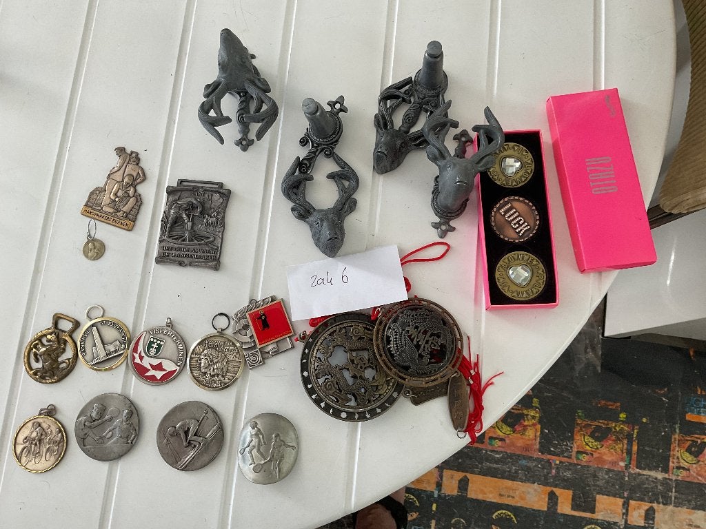 Assortiment beeldjes en medailles, Ophalen of Verzenden, Zo goed als nieuw, Overige typen