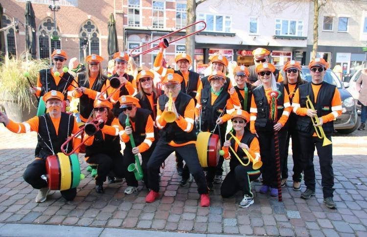 leuke opvallende loopgroep met accessoires, Kleding | Dames, Ophalen, Zo goed als nieuw, Maat 46/48 (XL) of groter, Carnaval