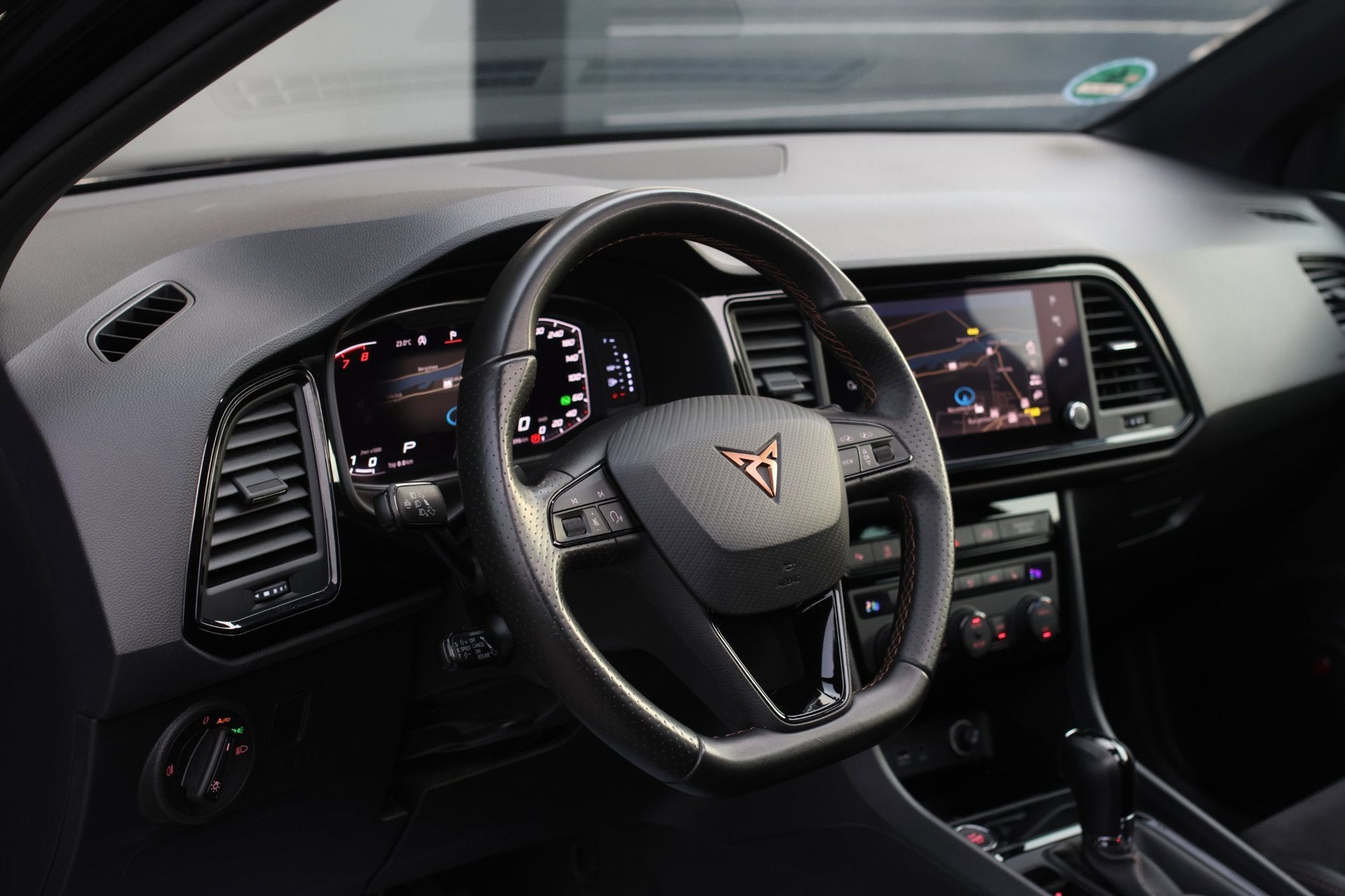 Cupra Ateca 2.0 TSI 4DRIVE *Pano*Kuipstoelen*Trekhaak*360 Ca, Auto's, Automaat, Gebruikt, 4 cilinders, 1984 cc