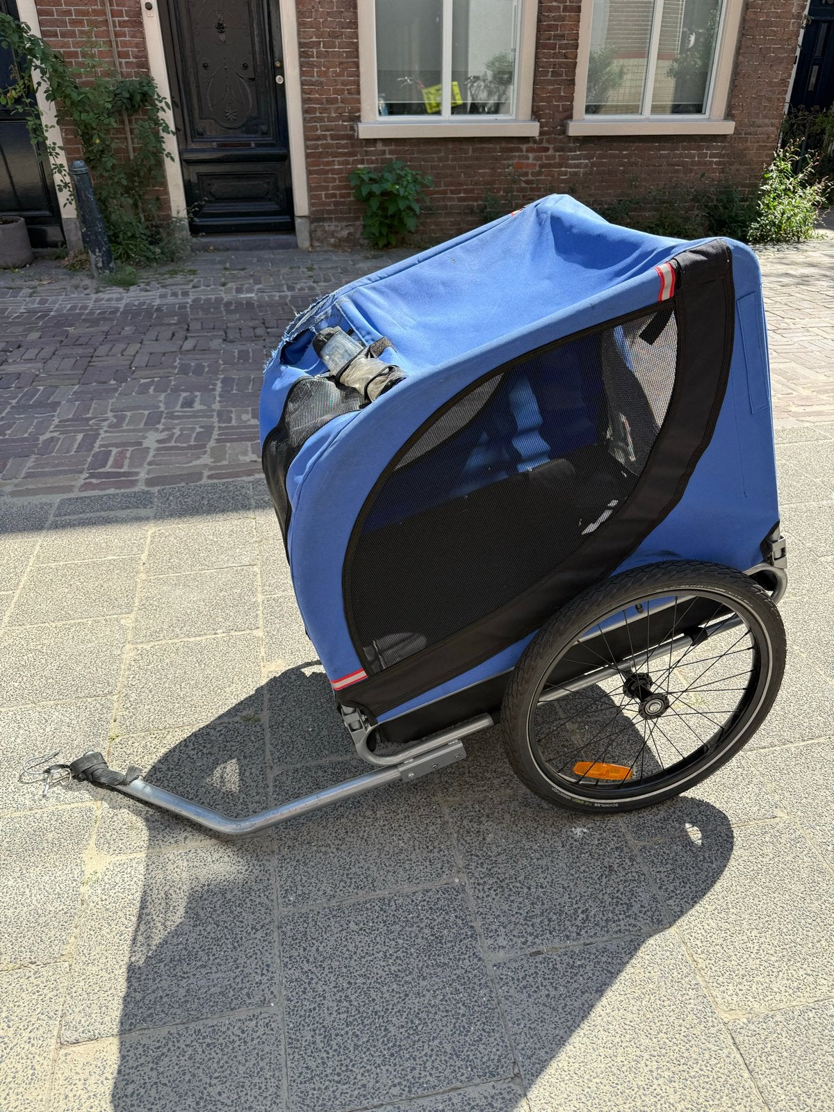 Hondenfietskar met nieuwe banden, beschadiging aan stof, Ophalen, Gebruikt, Hondenkar