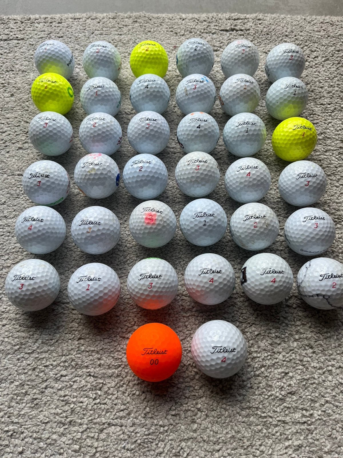 38 mooie Titleist Golfballen, Sport en Fitness, Golf, Ophalen of Verzenden, Gebruikt, Bal(len)