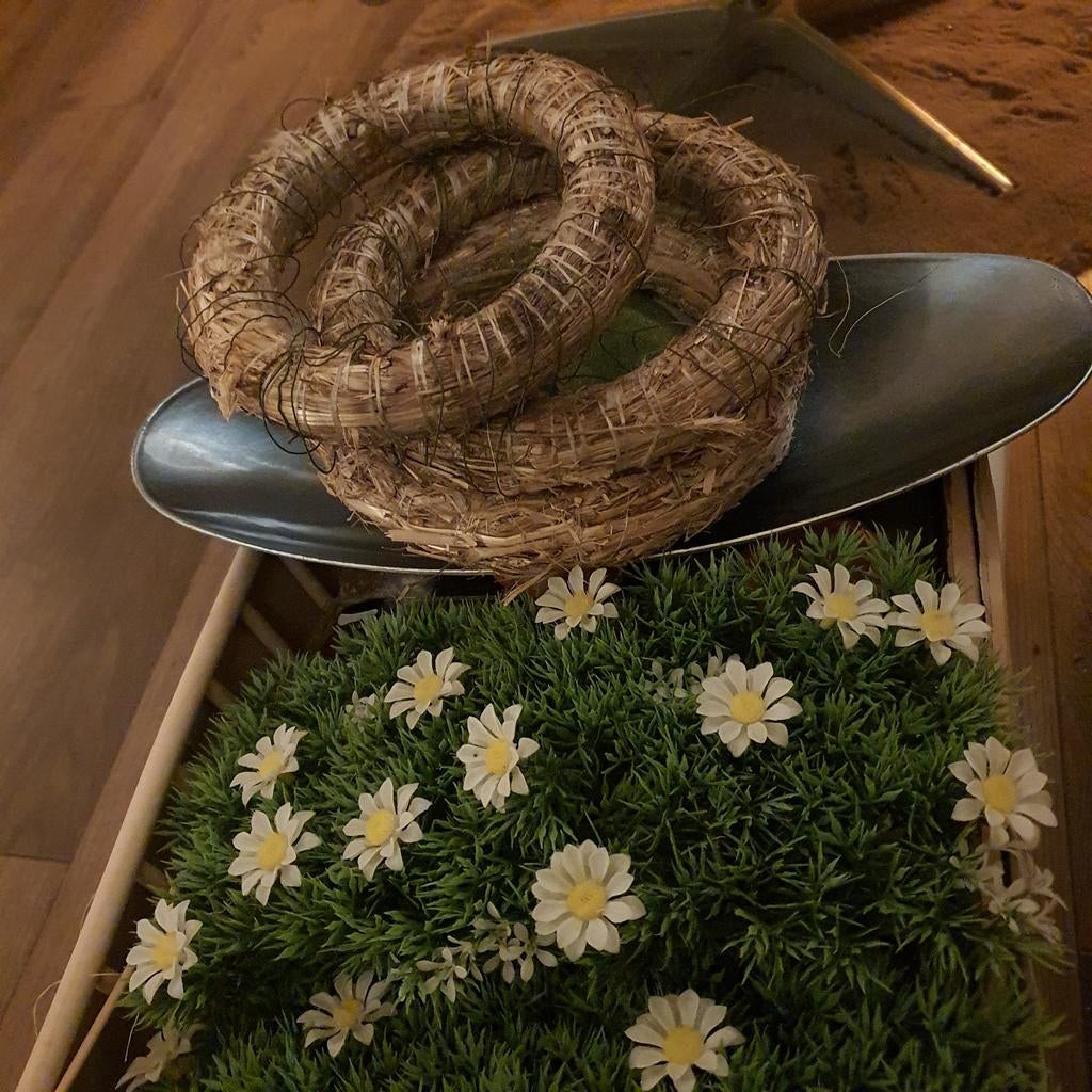 Krans kransen om te decoreren Lente Pasen etc, Huis en Inrichting, Woonaccessoires | Kransen, Ophalen