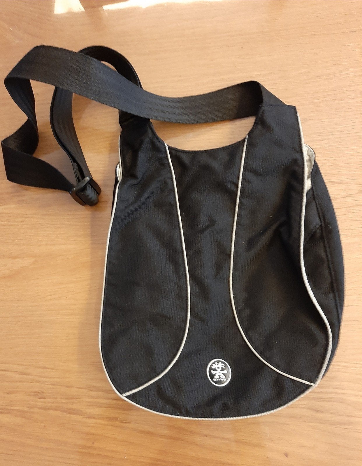 schoudertas van merk Crumpler, type dirty little secret, Ophalen of Verzenden, Zo goed als nieuw, Zwart, Overige merken