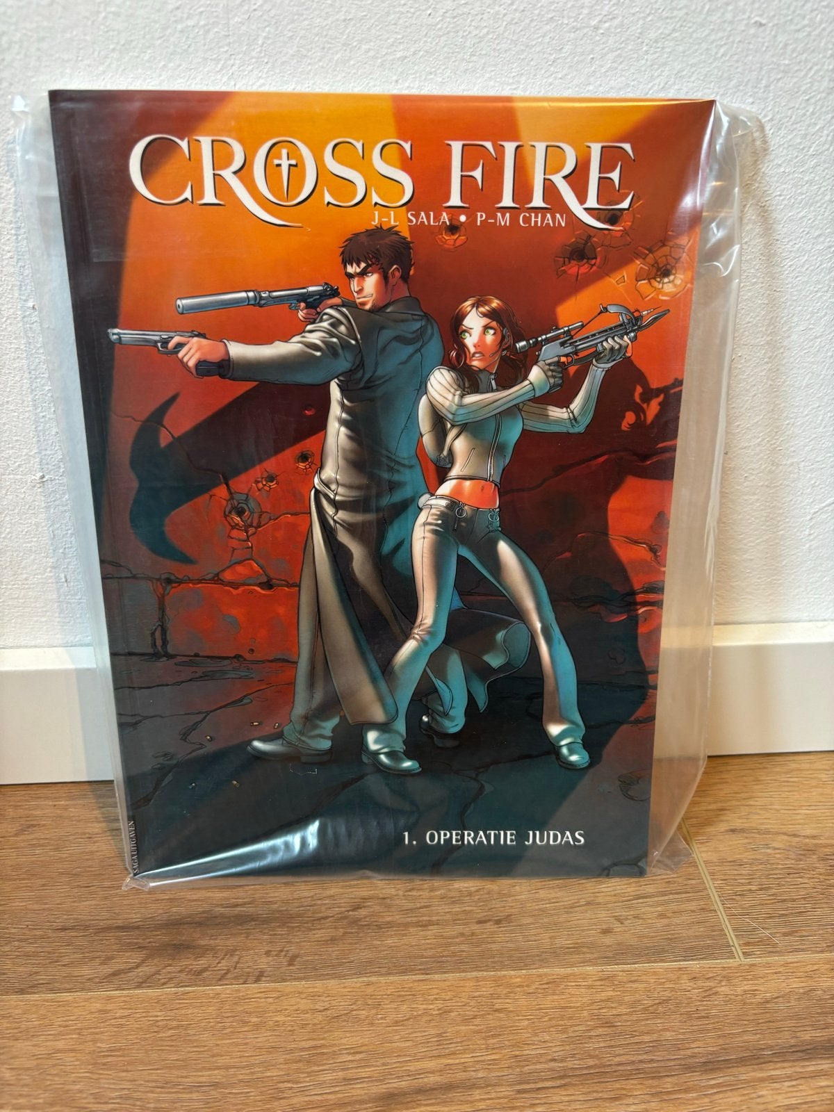 Cross Fire: Operatie Judas - Stripboek in zeer goede staat, Boeken, Eén stripboek, Ophalen of Verzenden, Zo goed als nieuw