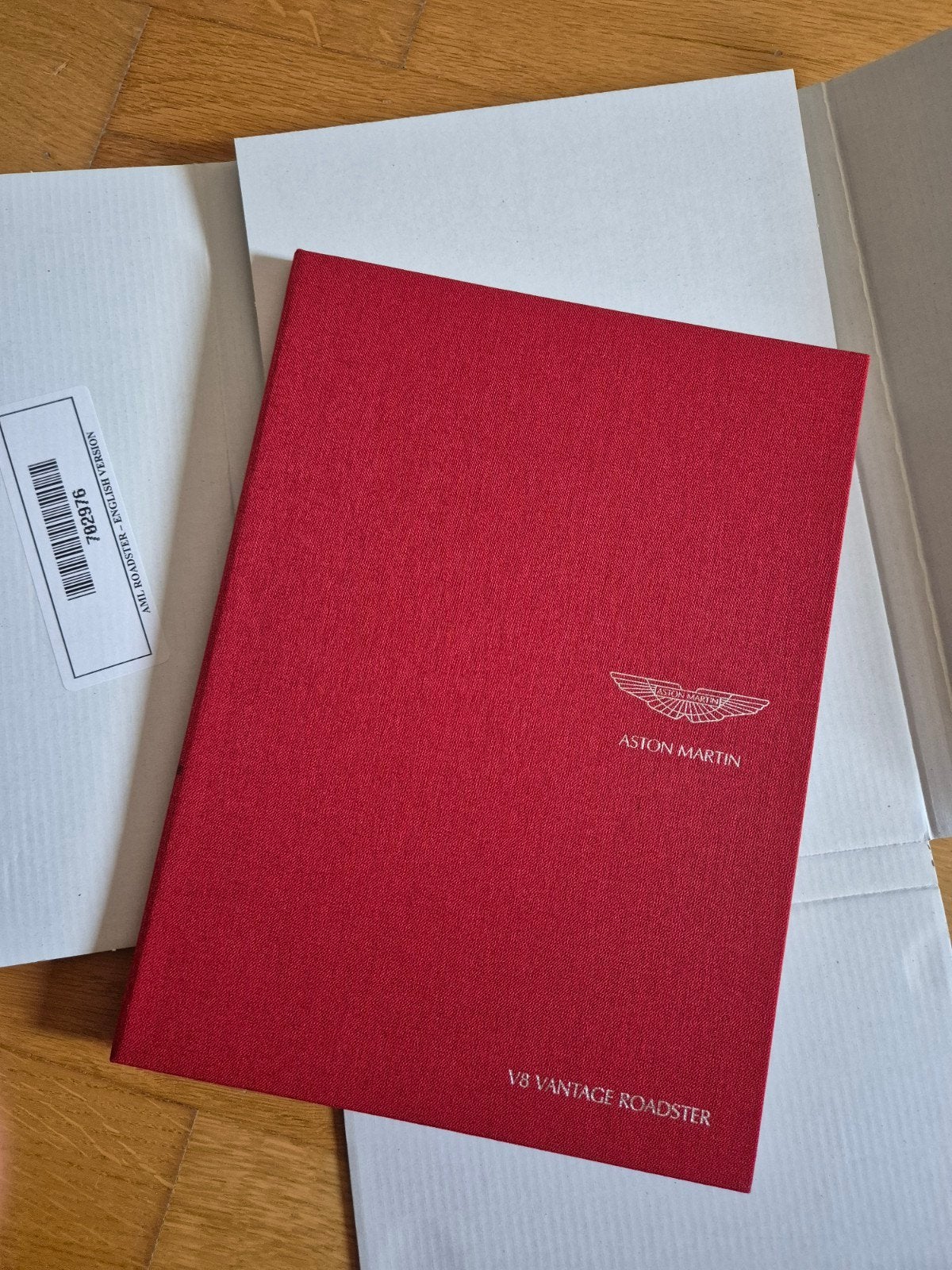Aston Martin V8 Vantage Roadster brochure, Ophalen of Verzenden, Overige merken
