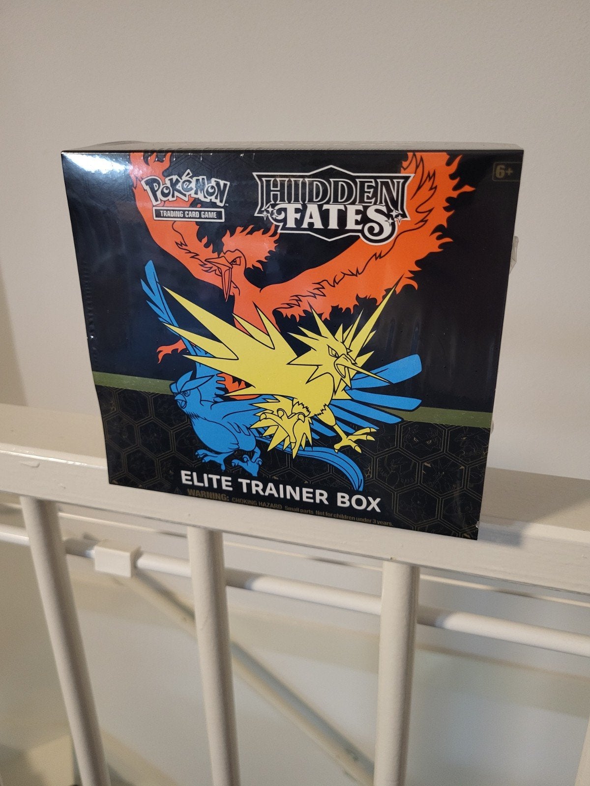 Hidden Fates - Elite Trainer Box, Hobby en Vrije tijd, Verzamelkaartspellen | Pokémon, Ophalen of Verzenden, Nieuw