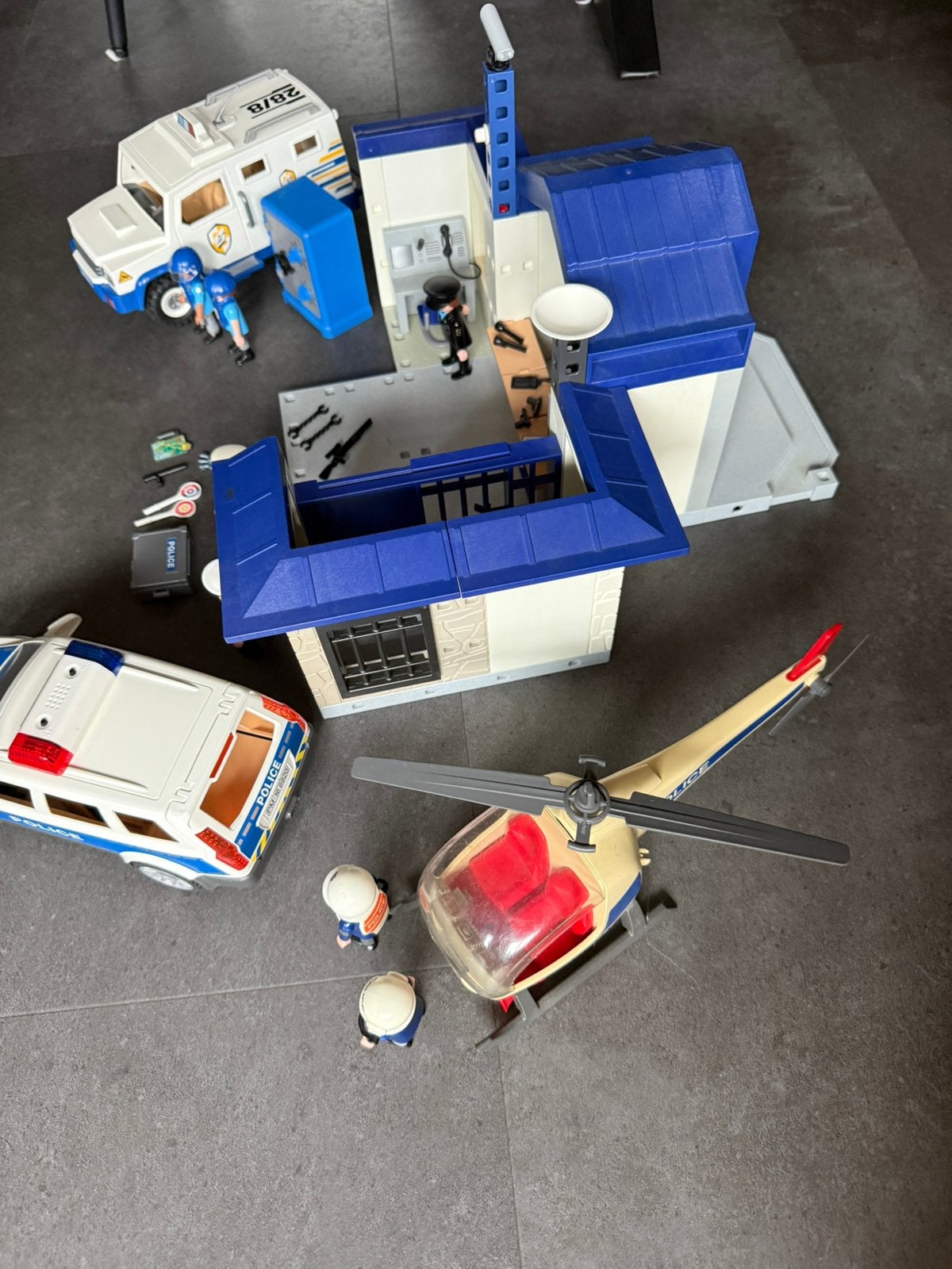 Playmobil politiebureau, auto, helikopter en geldtransport, Ophalen of Verzenden, Zo goed als nieuw