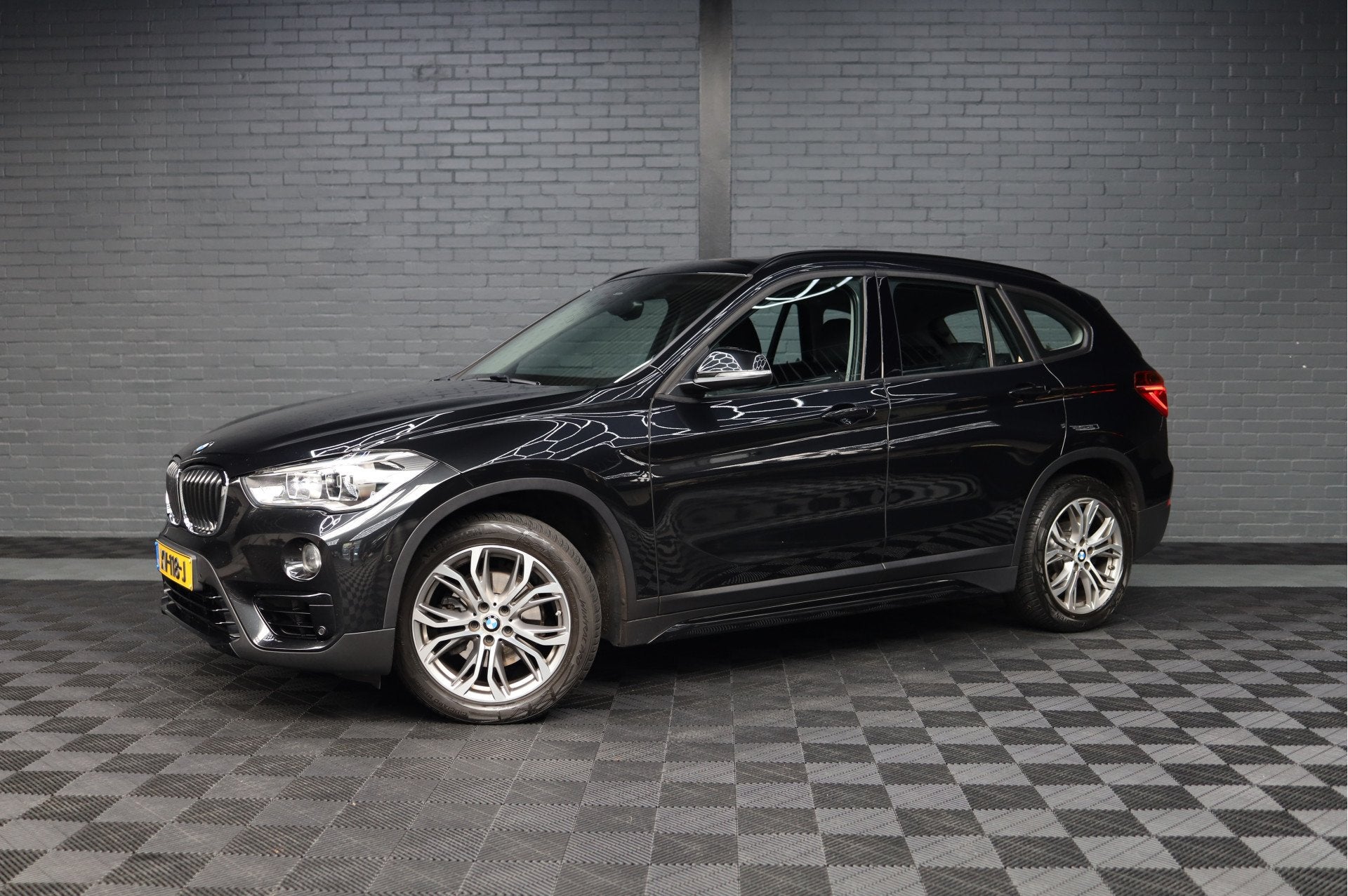 BMW X1 sDrive18i Executive Edition | NAP | PANORAMADAK | TRE