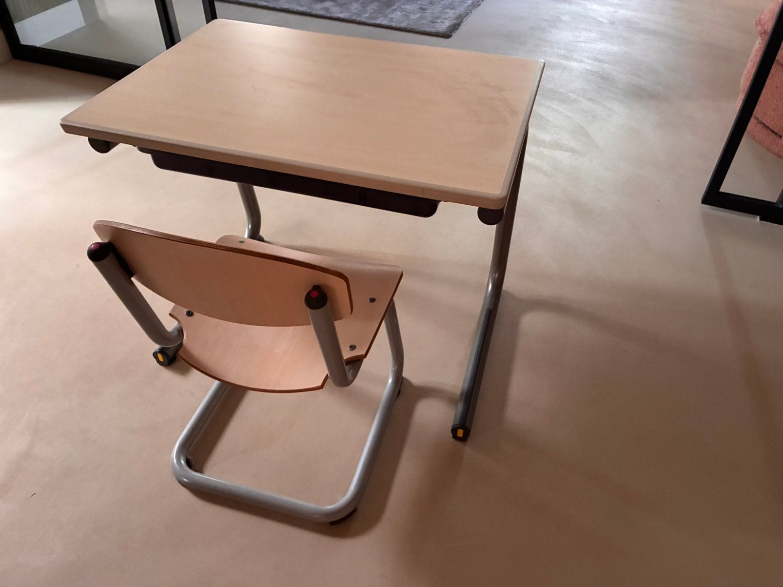 Kinderbureau, Ophalen, Zo goed als nieuw