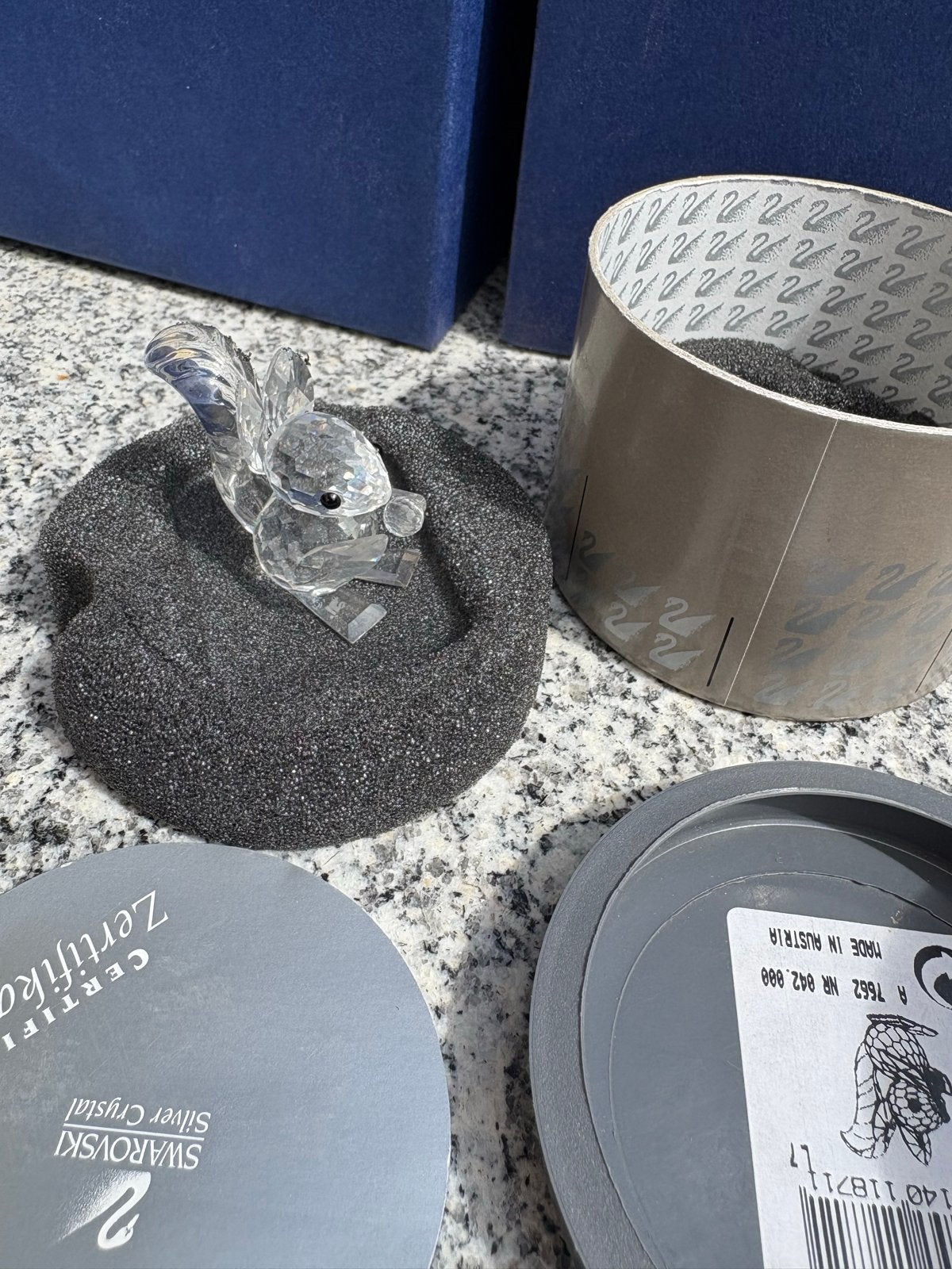 Swarovski eekhoorn met doos en certificaat, Ophalen, Zo goed als nieuw, Figuurtje