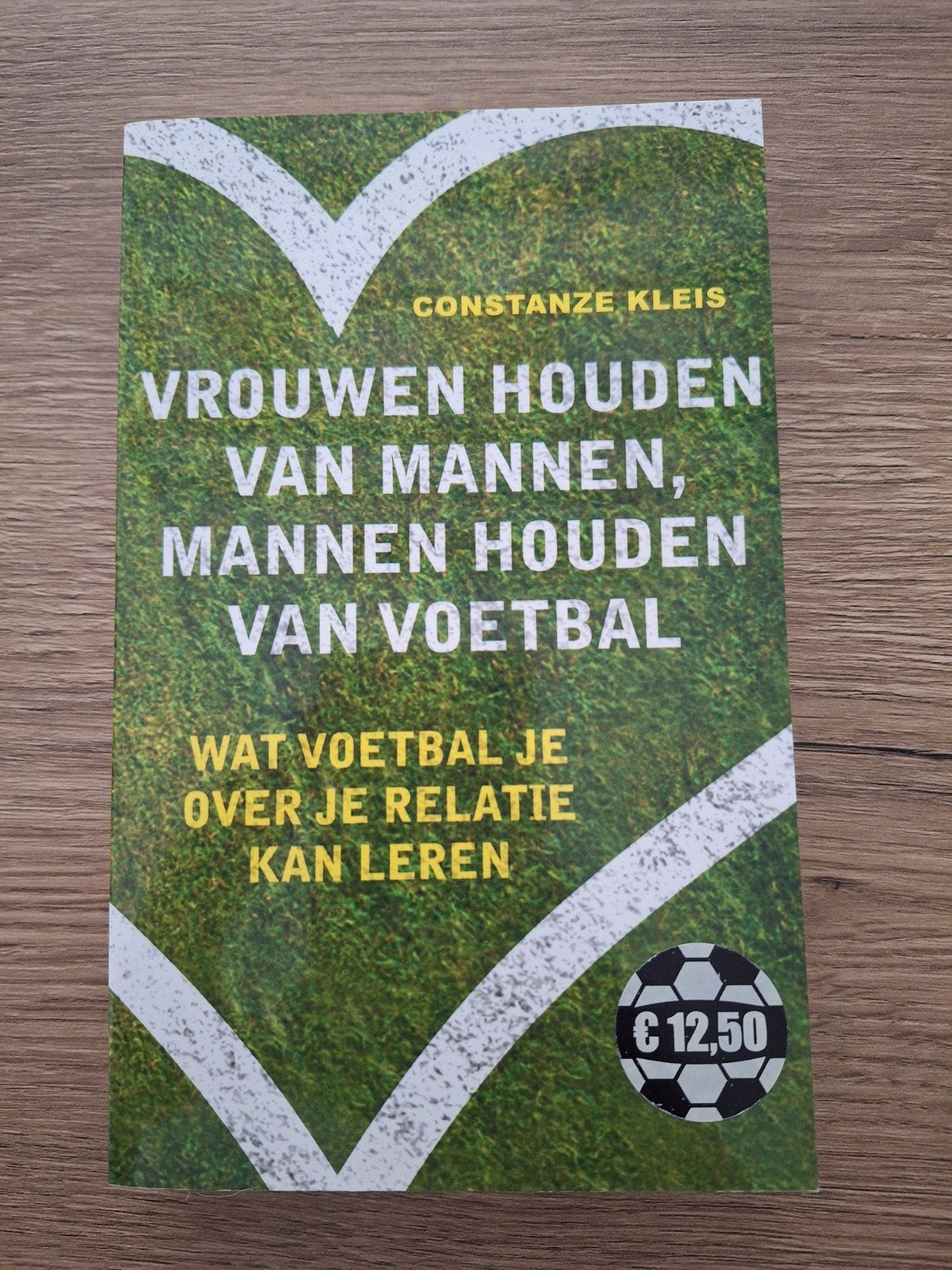 Vrouwen houden van mannen, mannen houden van voetbal, Ophalen of Verzenden, Zo goed als nieuw, Constanze Kleis, Overige sporten