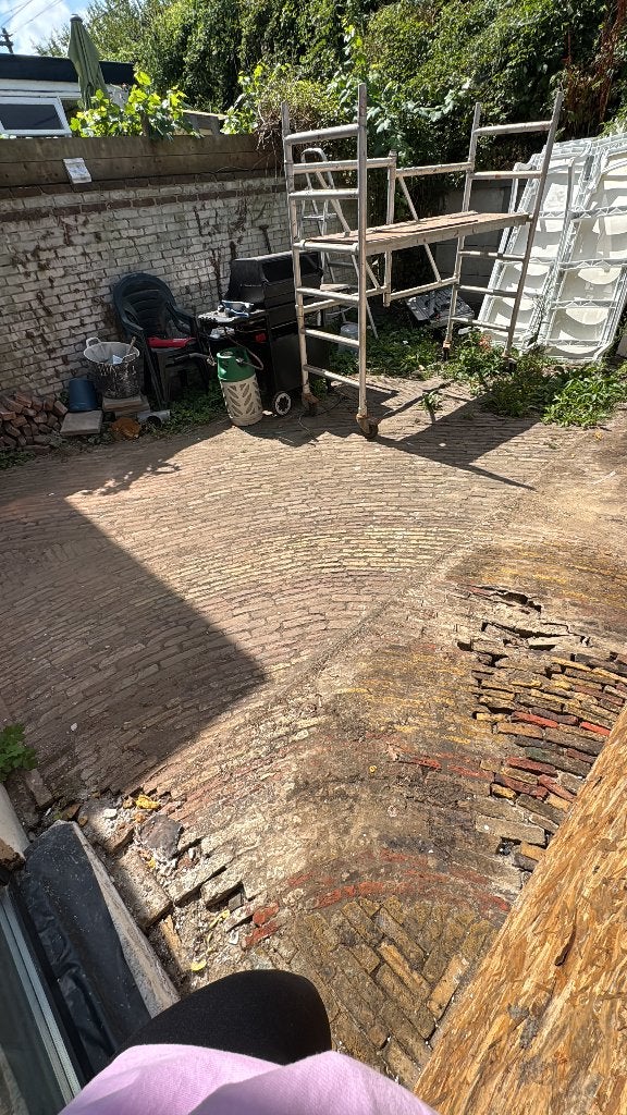 Rode waaltjes, gele ijzelsteentjes en klinkers (28 m²), Ophalen, Overige materialen, Gebruikt, Overige typen