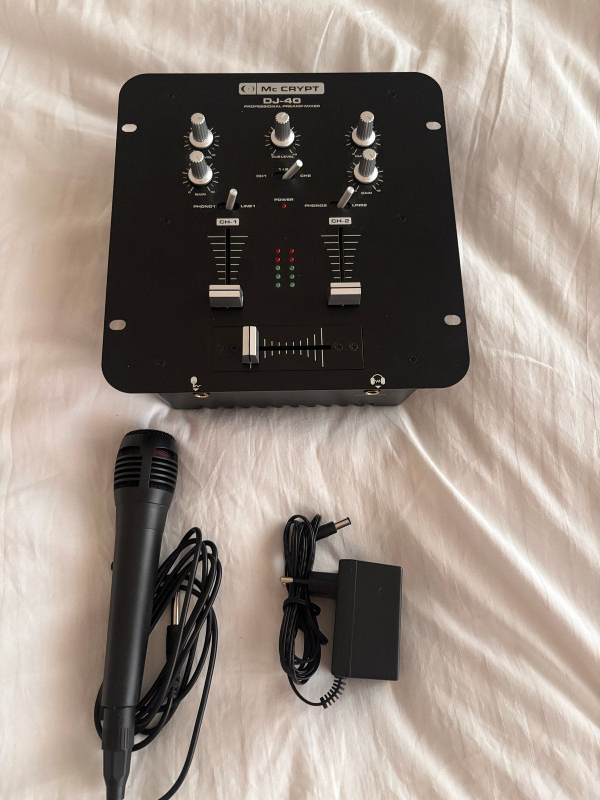 MC Crypt DJ40 Mengpaneel Mixer met Microfoon, Ophalen of Verzenden, Zo goed als nieuw, Minder dan 5 kanalen, Microfooningang