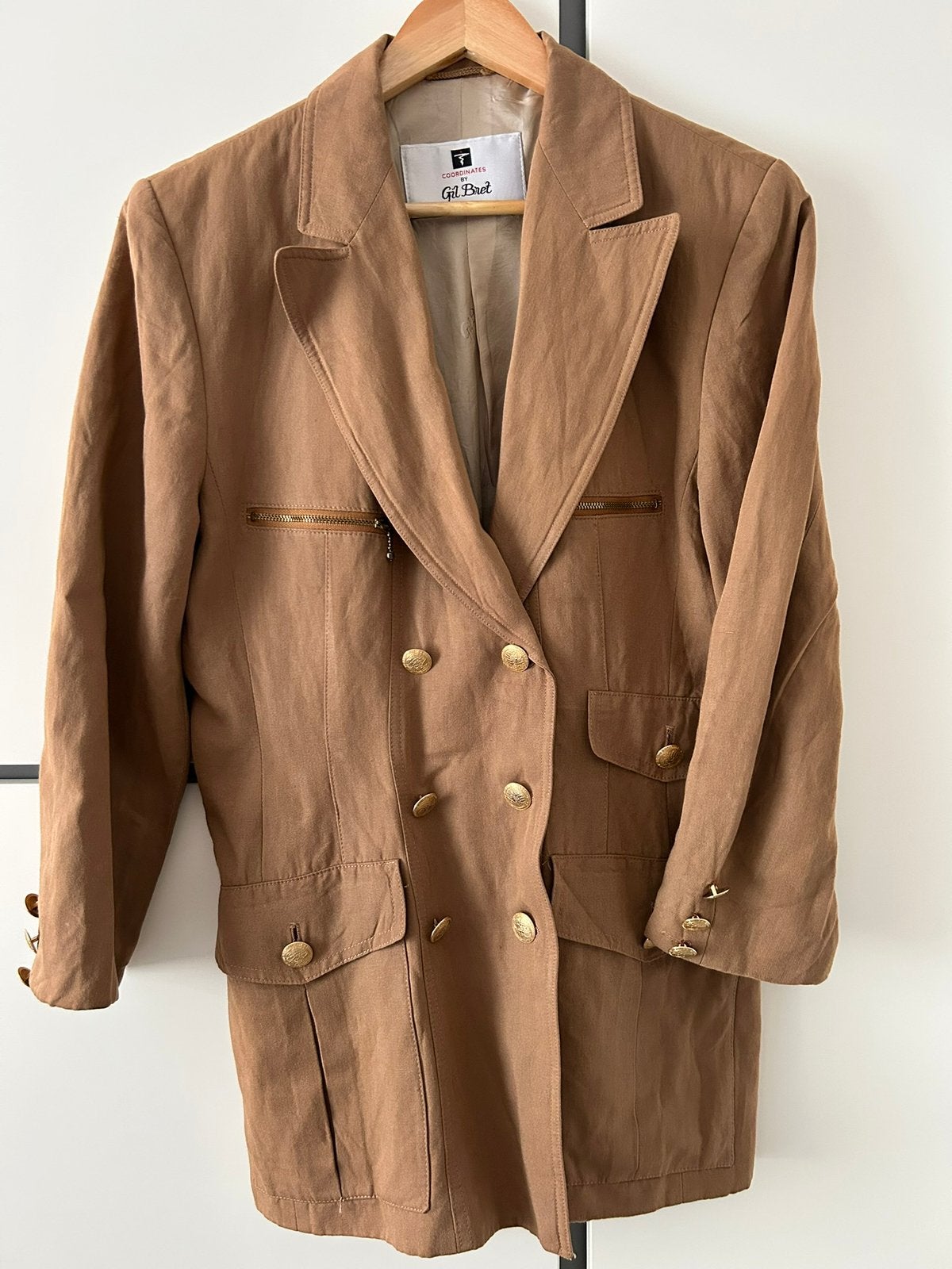 Gil Bret Blazer met gouden knopen Maat 38 Als nieuw, Kleding | Dames, Maat 38/40 (M), Kostuum of Pak, Zwart, Ophalen of Verzenden