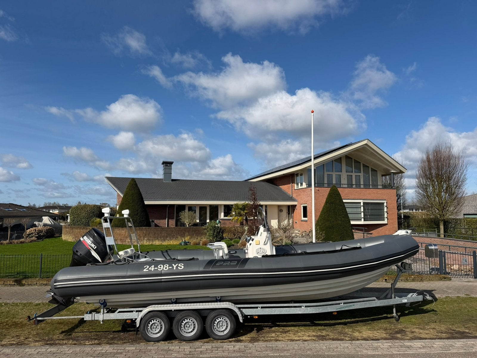 Zodiac Pro 20 / suzuki 300pk / trailer, 70 cm, Gebruikt, Zodiac, Polyester/glasvezel