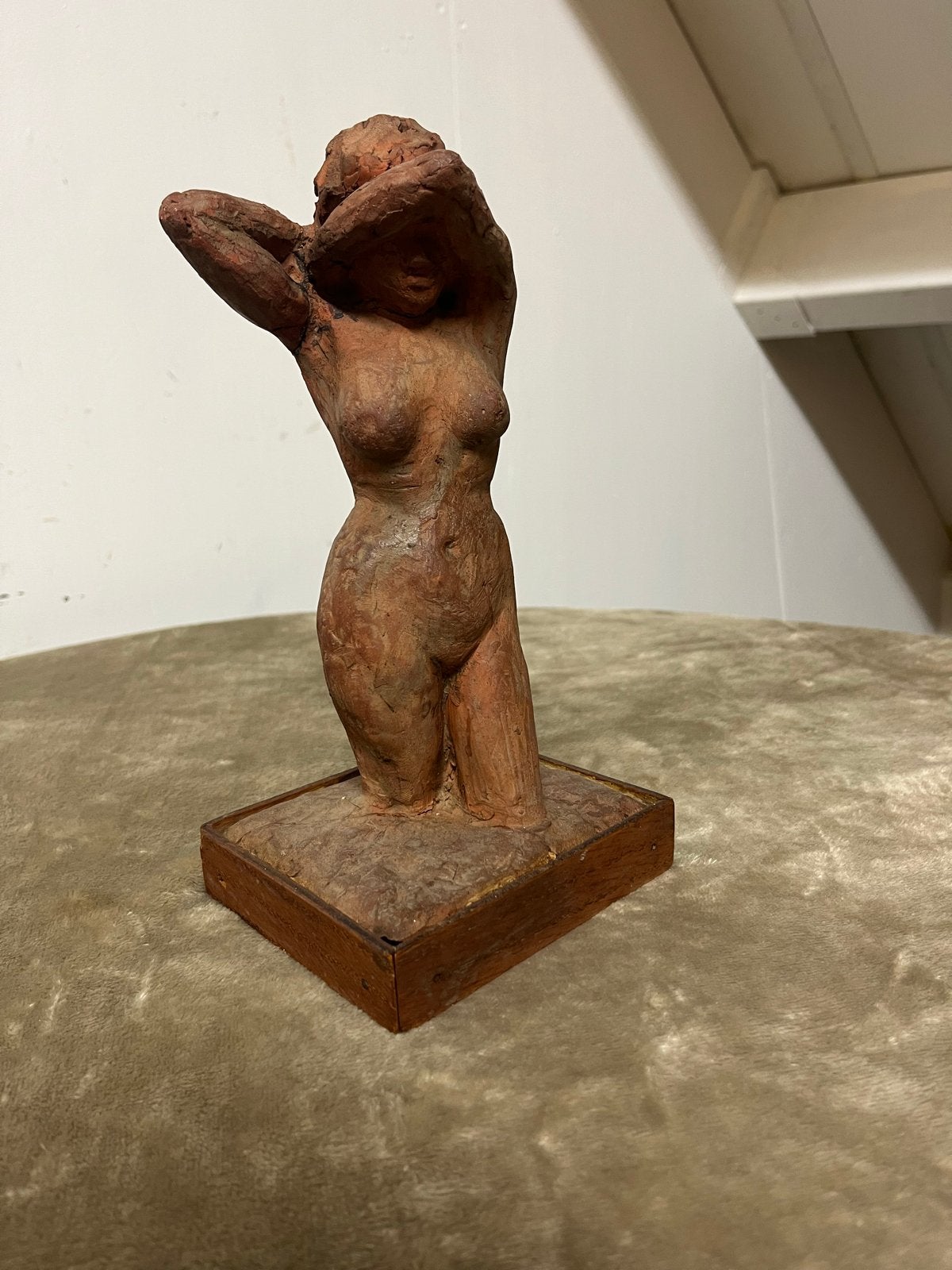 Vintage sculptuur van vrouwelijk naakt, terracotta-achtig, Ophalen of Verzenden, Handgemaakt, 20 - 50 cm, Steen of Keramiek