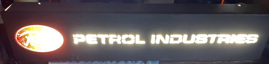 Leuke Lichtbak Petrol Industries - vintage reclame design, Ophalen of Verzenden, Gebruikt, Lichtbak of (neon) lamp